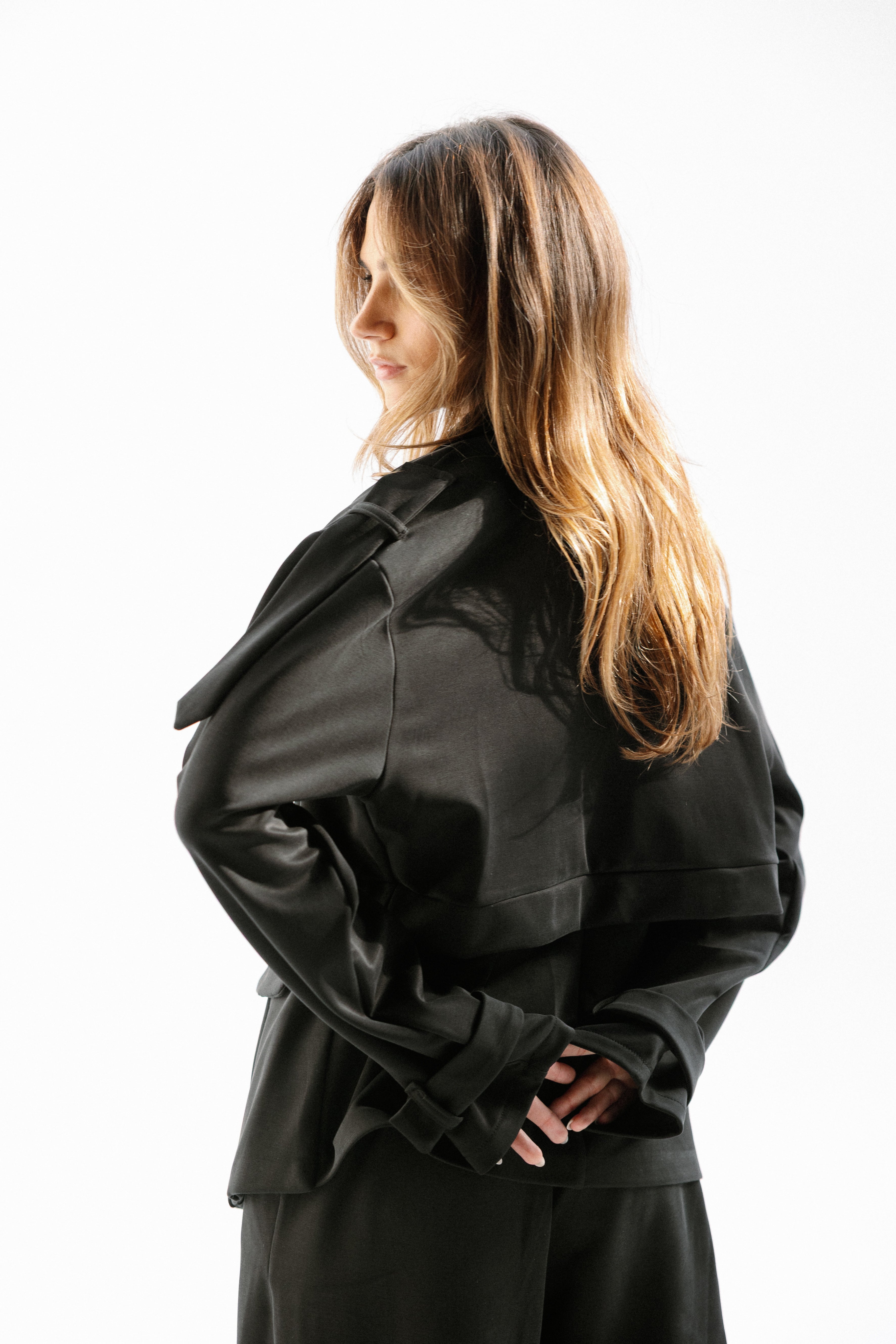 The base form jacket  Black