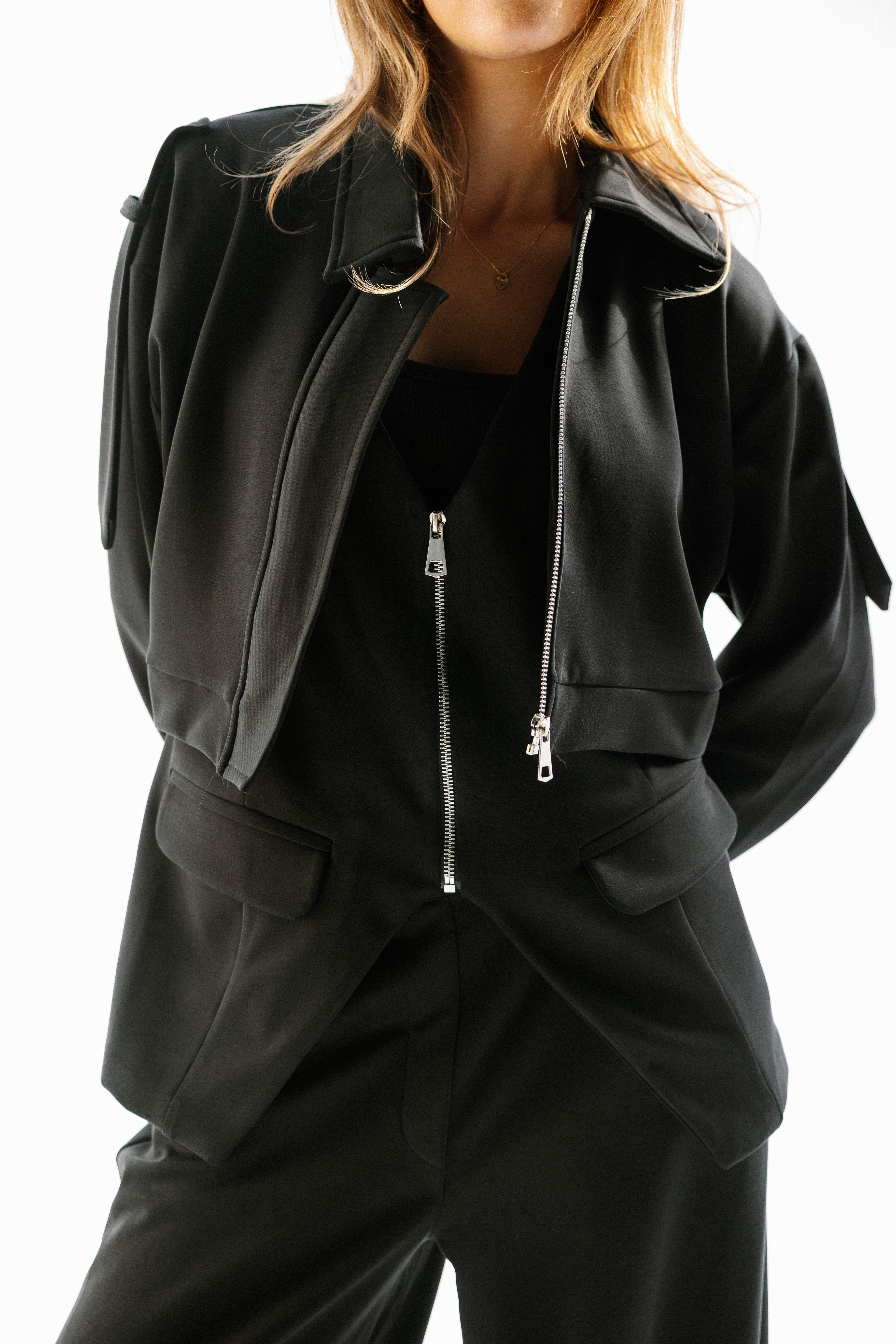 The base form jacket  Black