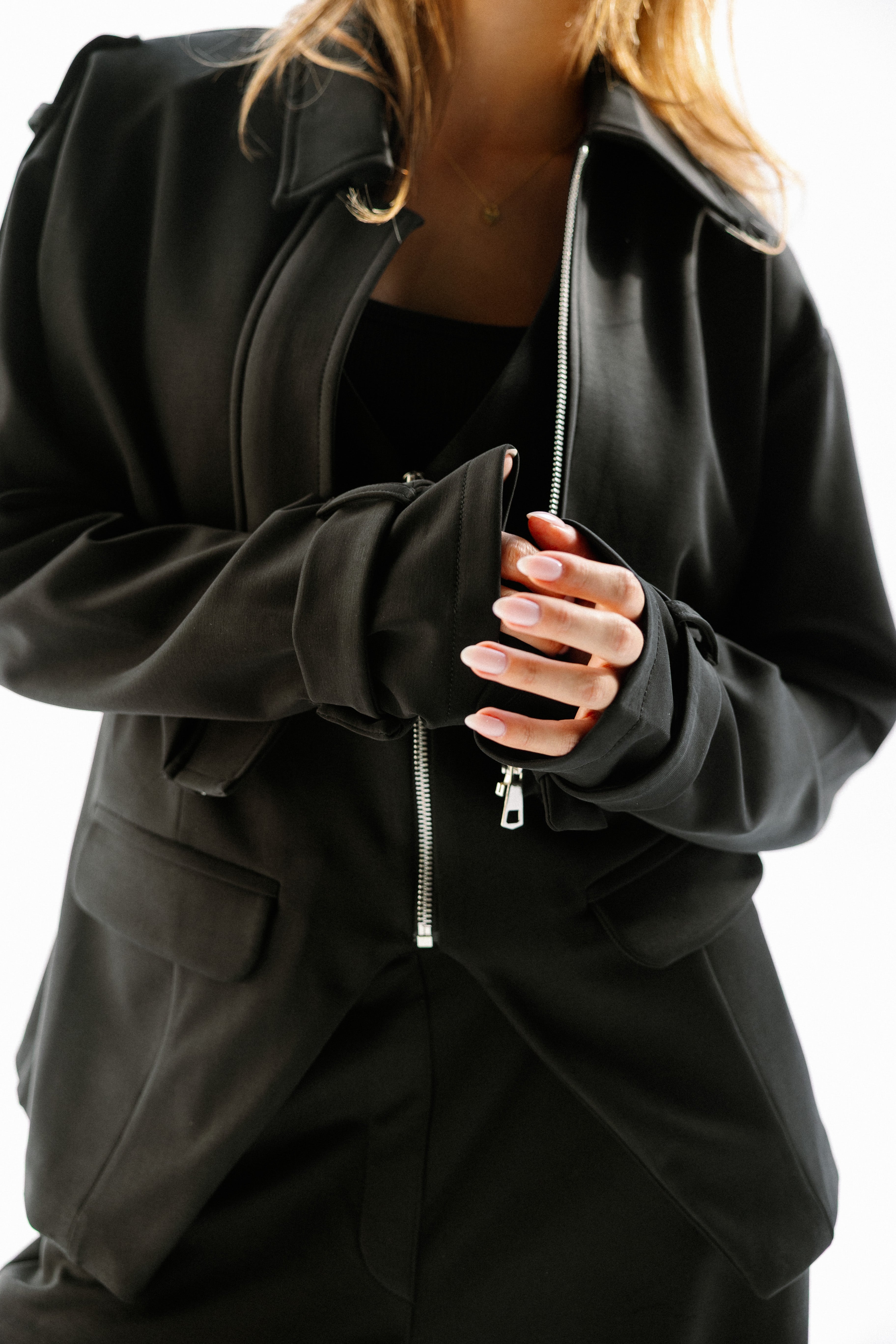 The base form jacket  Black
