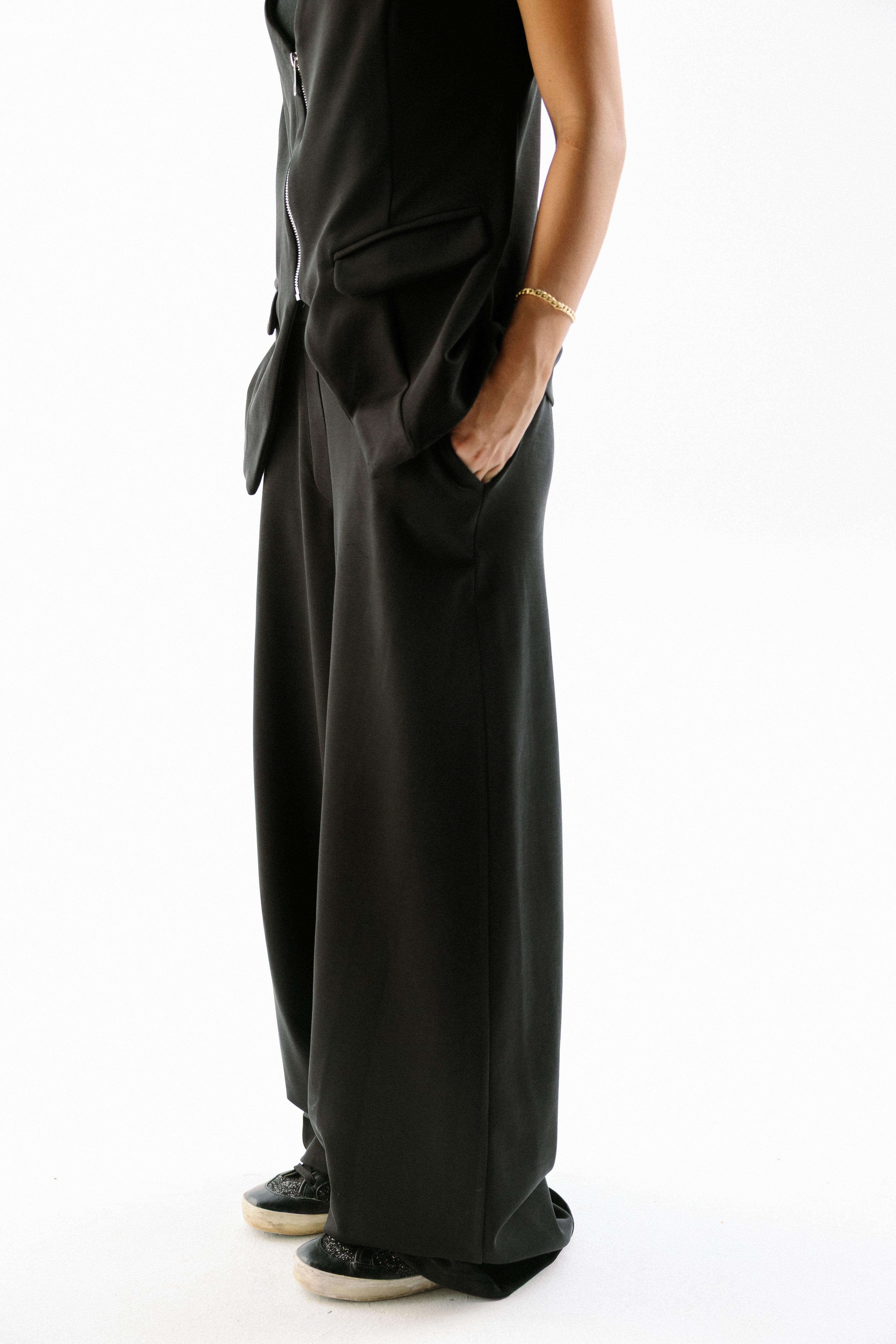 The base form jacket  Black
