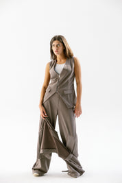 The base form vest Café