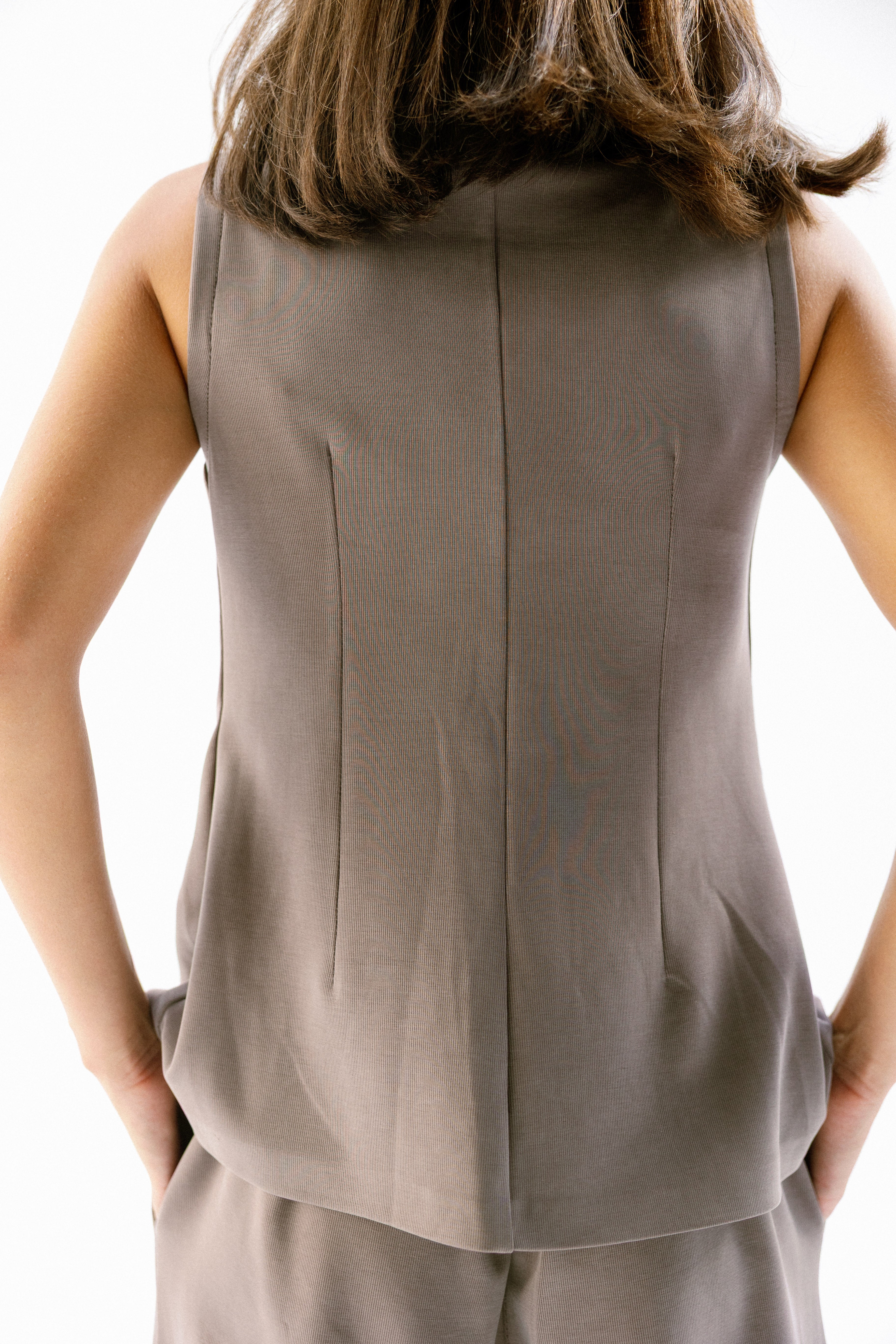 The base form vest Café