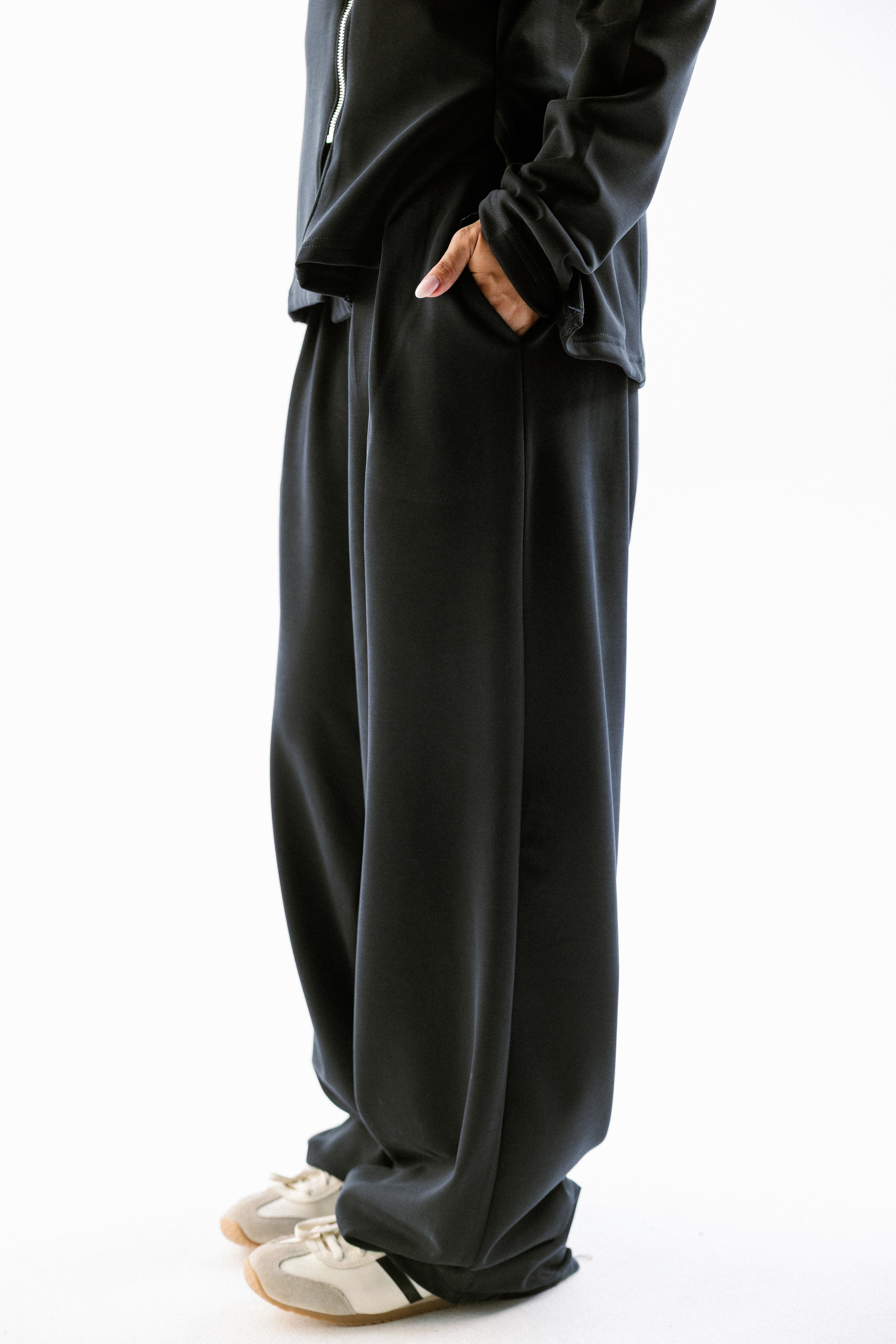 The sideline pants Black