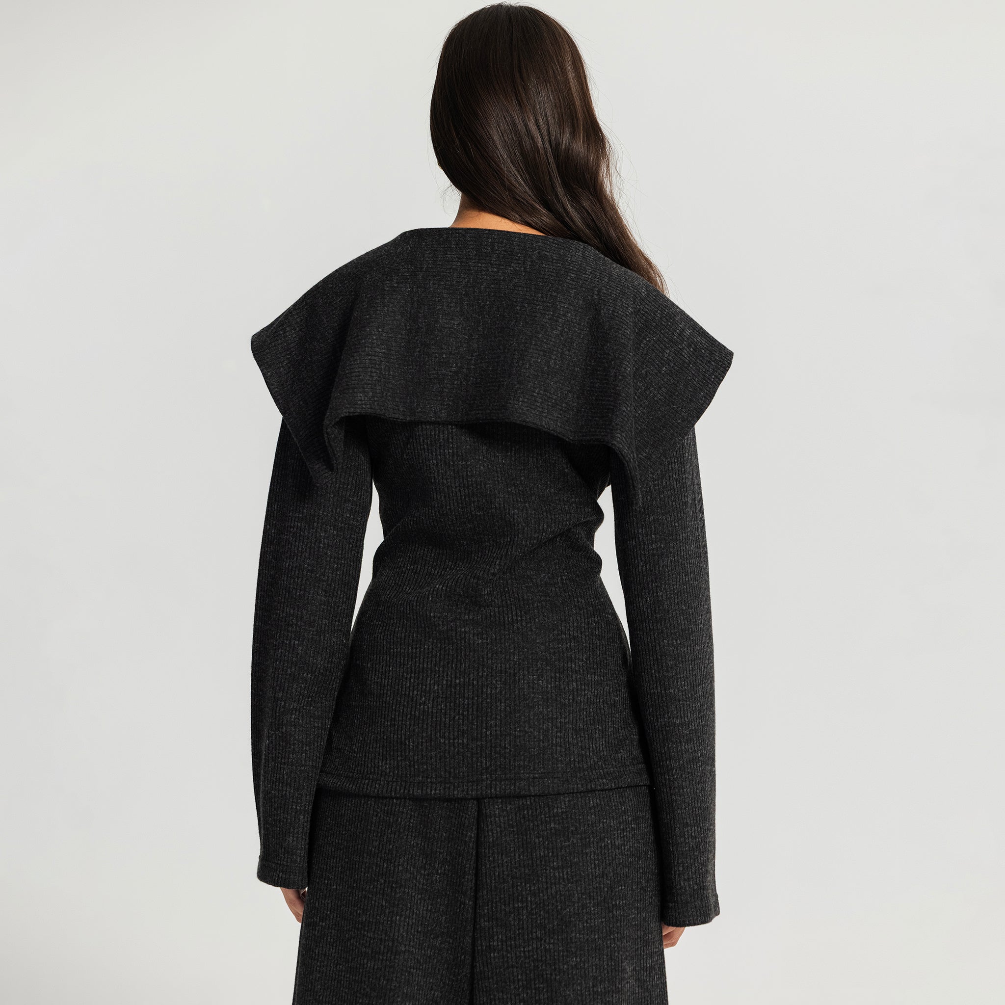 The overground jacket dark gray