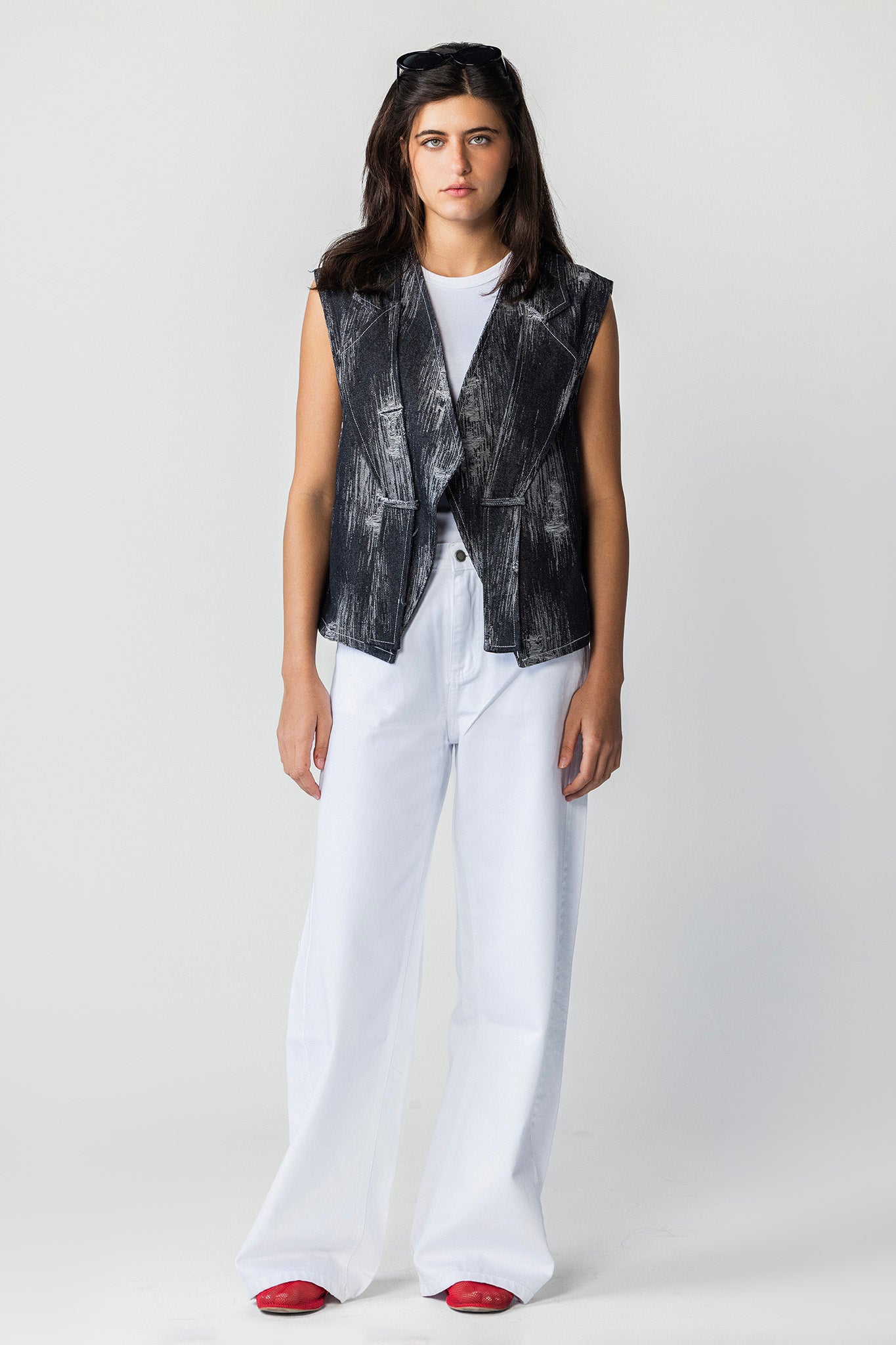 The Shadowed vest BLACK