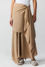A Flowy skirt with different lengths cafe