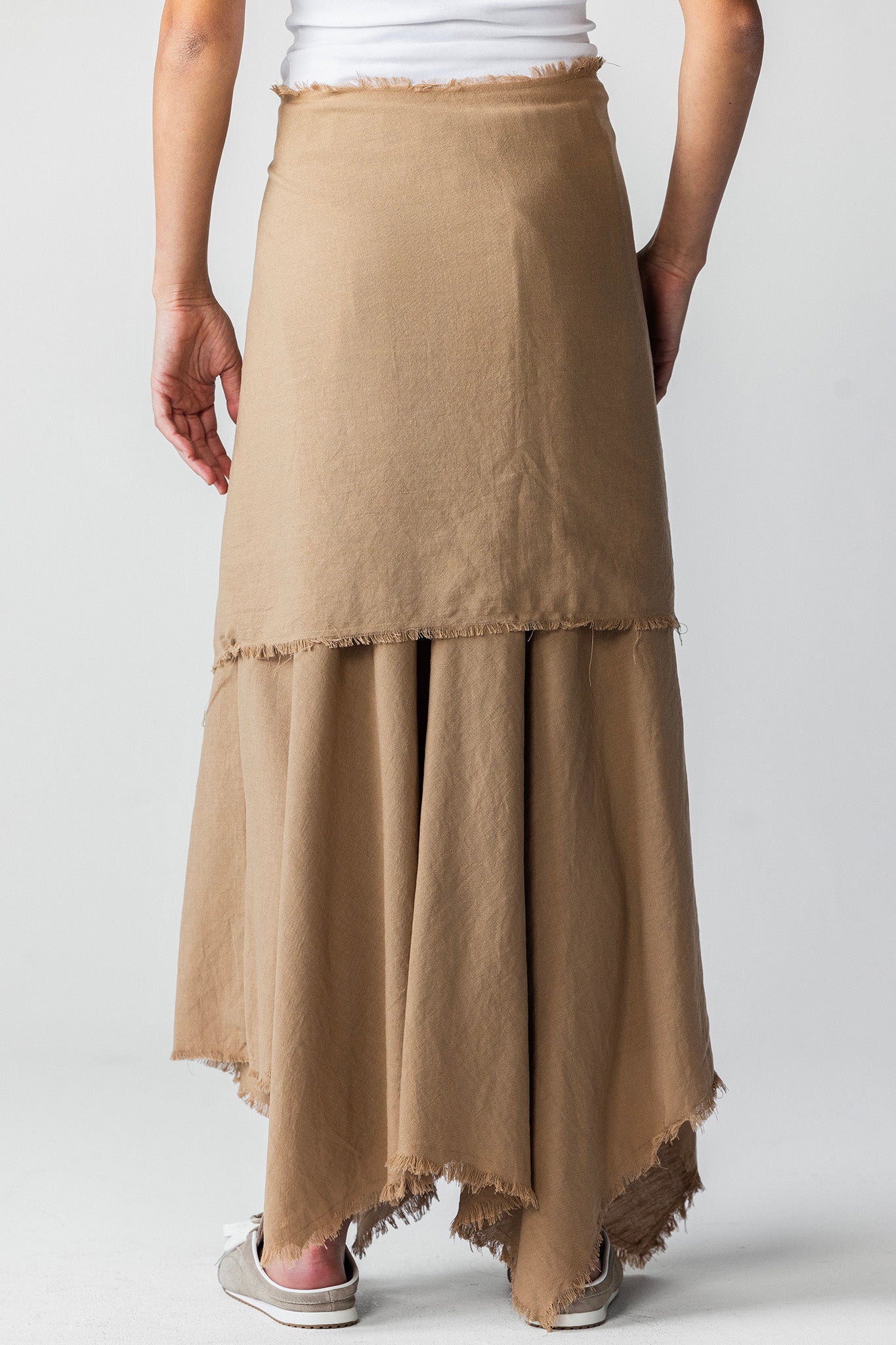 A Flowy skirt with different lengths cafe
