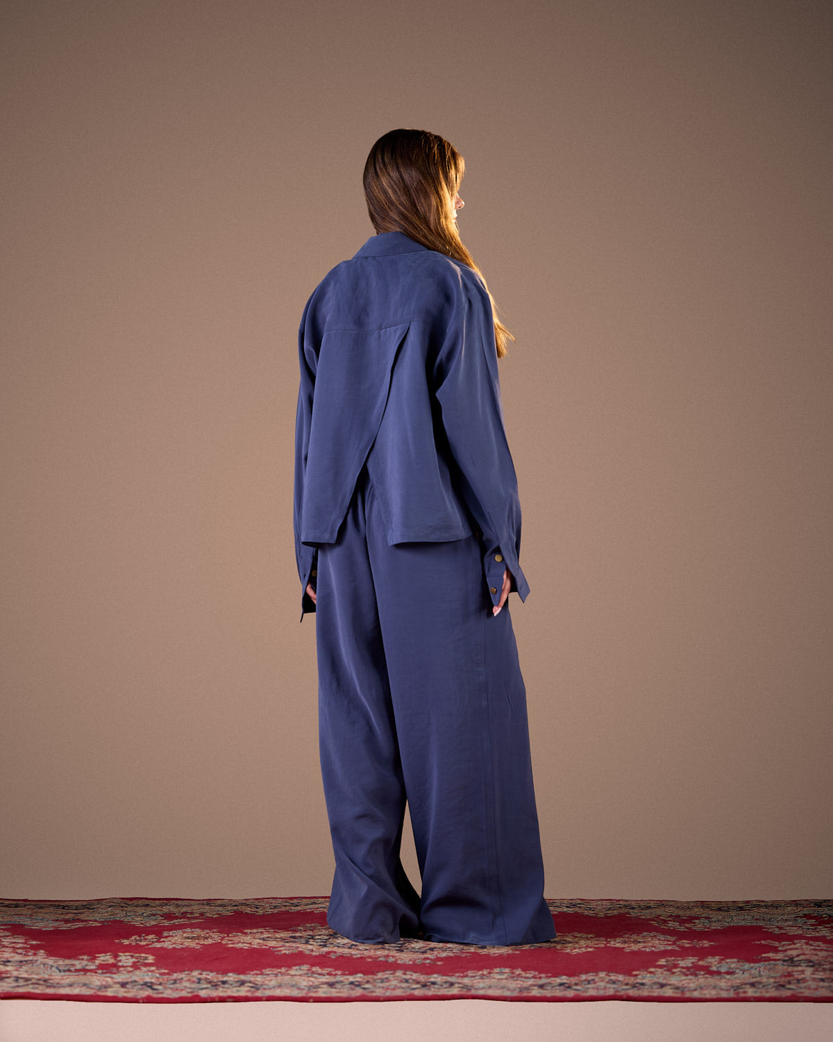 cropped copra shirt with overlapping back DARK BLUE S26-CH18