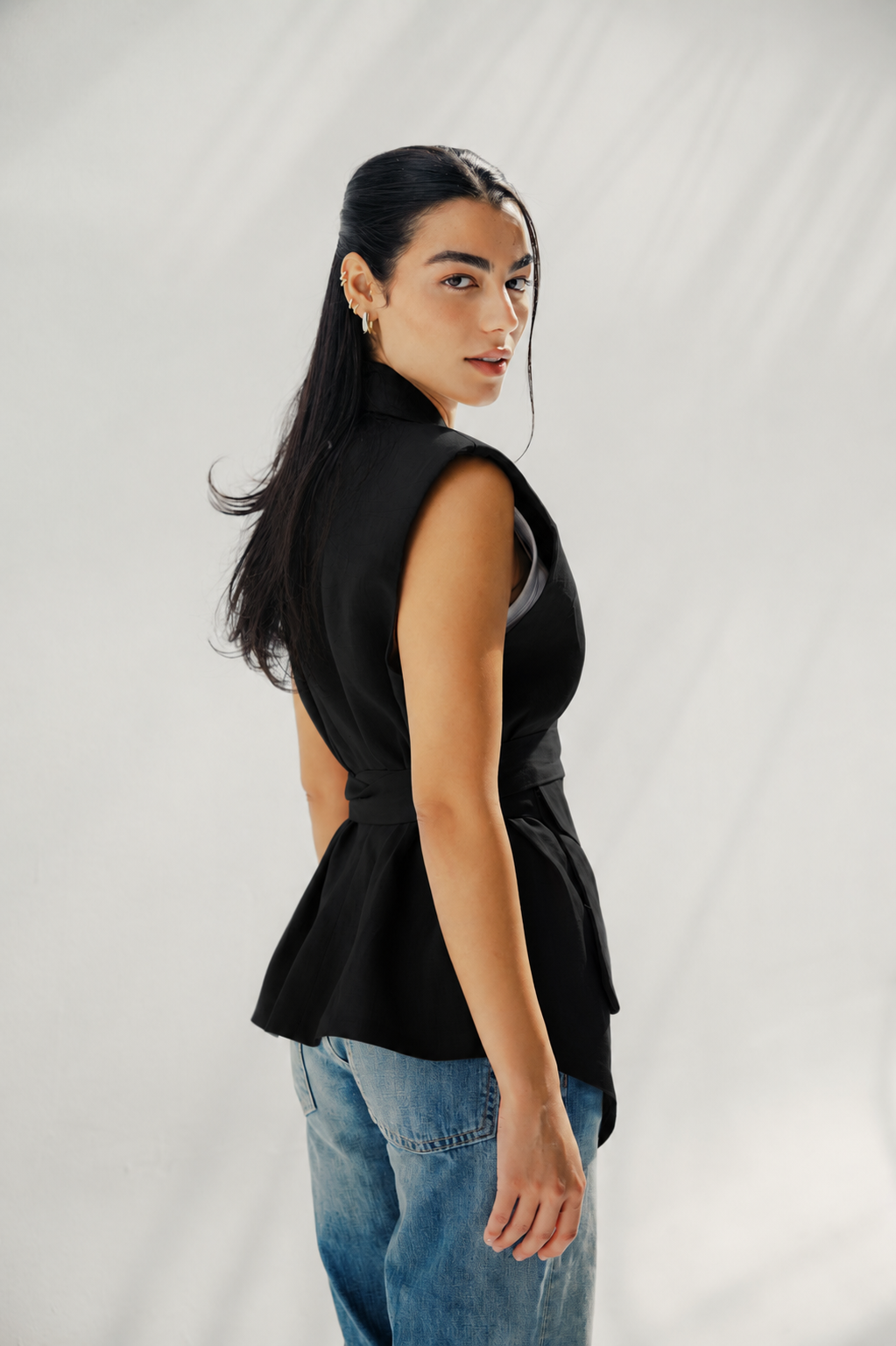 The Sand-mark Vest Black