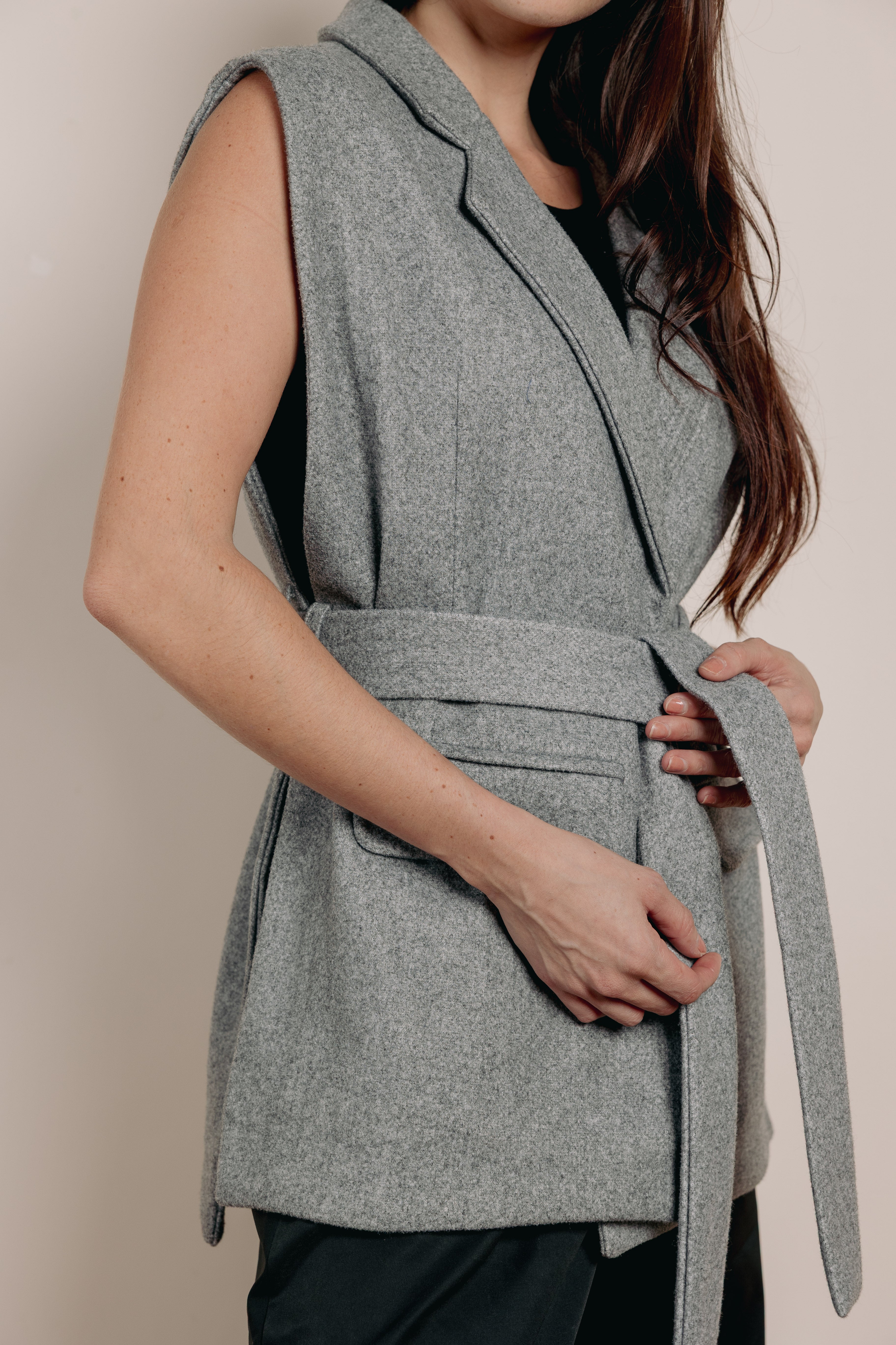 The bound vest  Grey