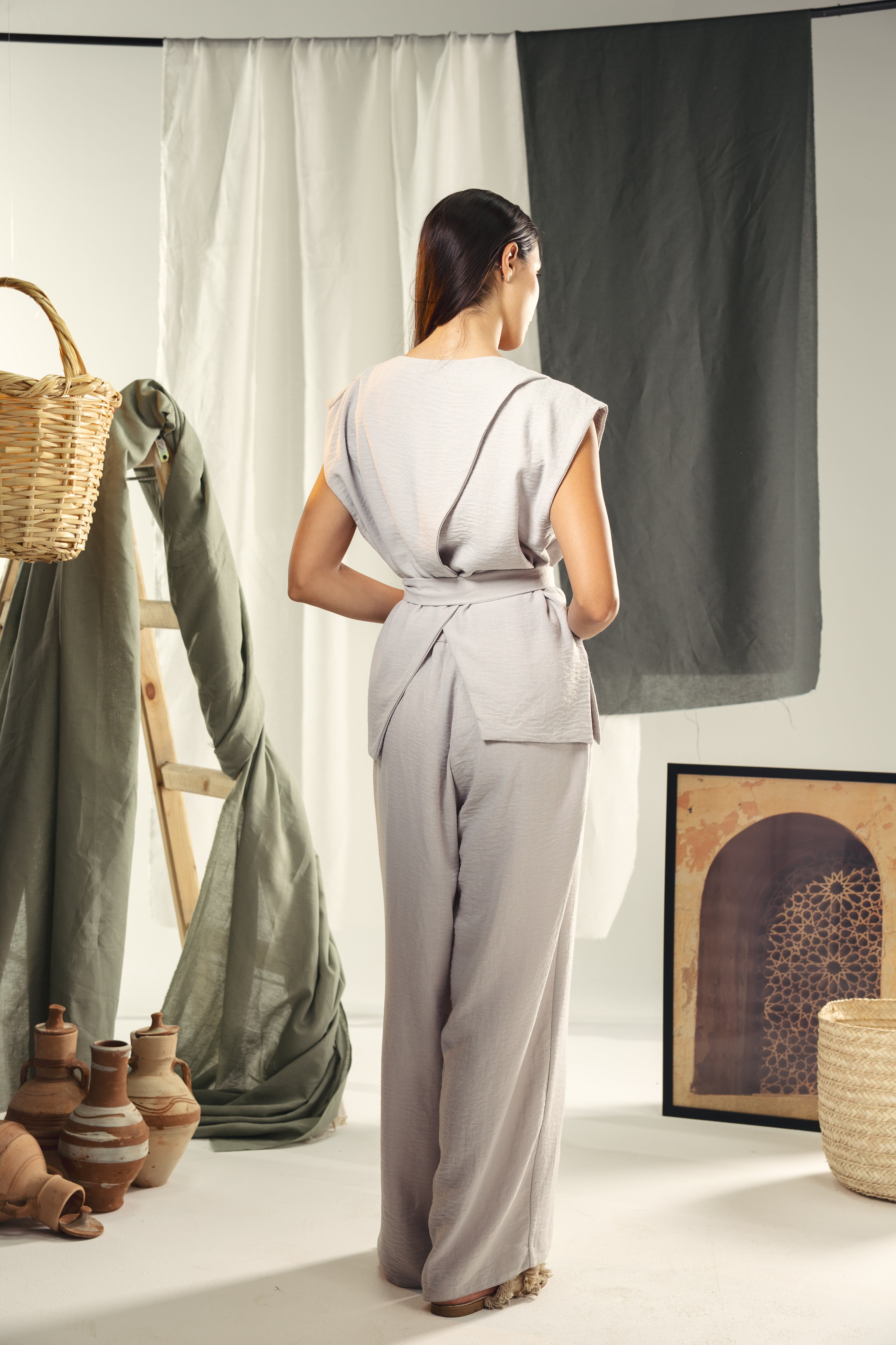 A loose Boho vest with a belt Grey – Amiraeldahshory