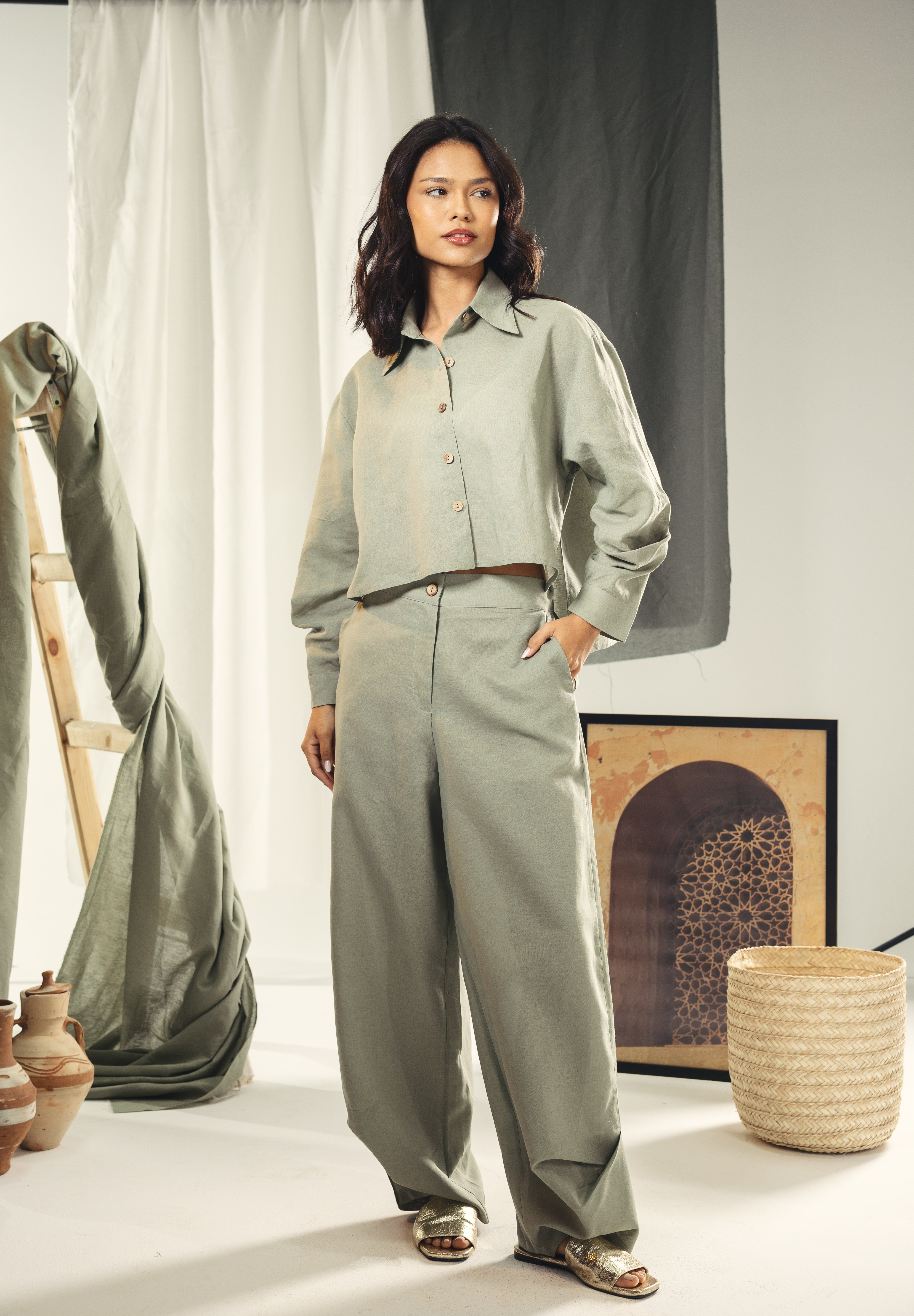 Cropped button up shirt with sleeve detail mint-green