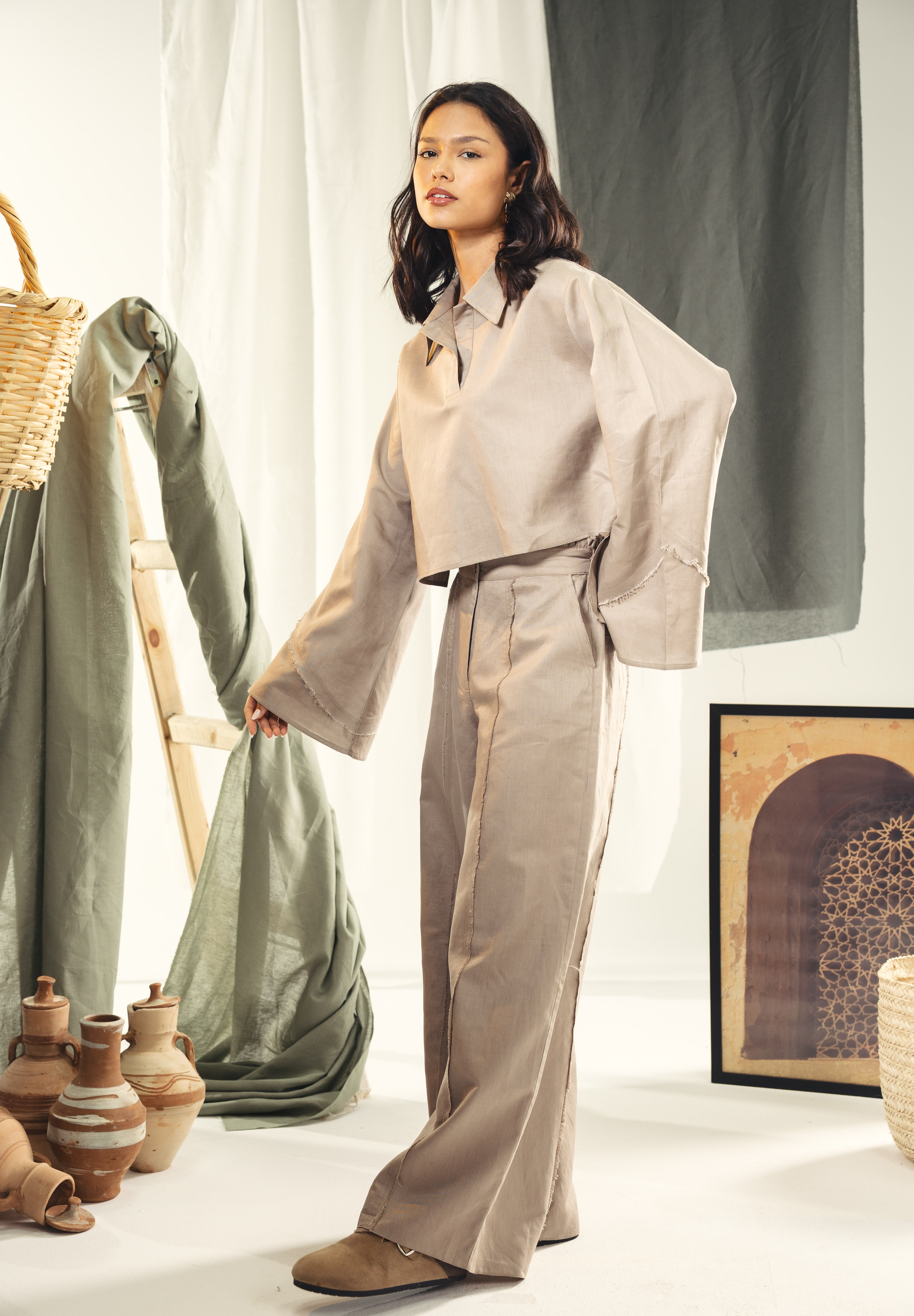 Cropped collared top with unfinshed sleeve details CAFE