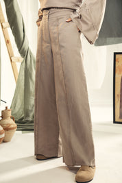 High-waisted wide leg pants with unfinshed details Cafe