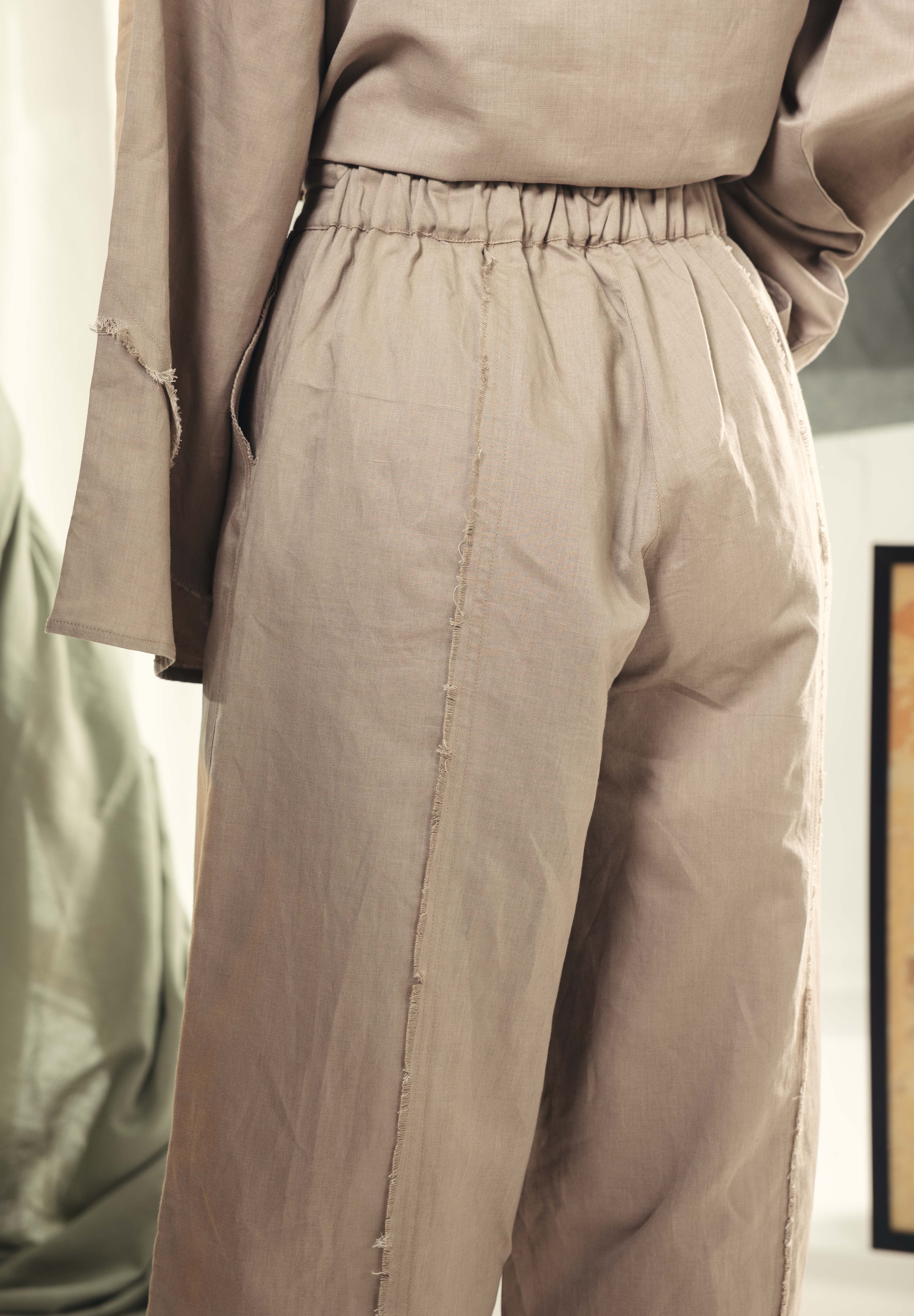 High-waisted wide leg pants with unfinshed details Cafe