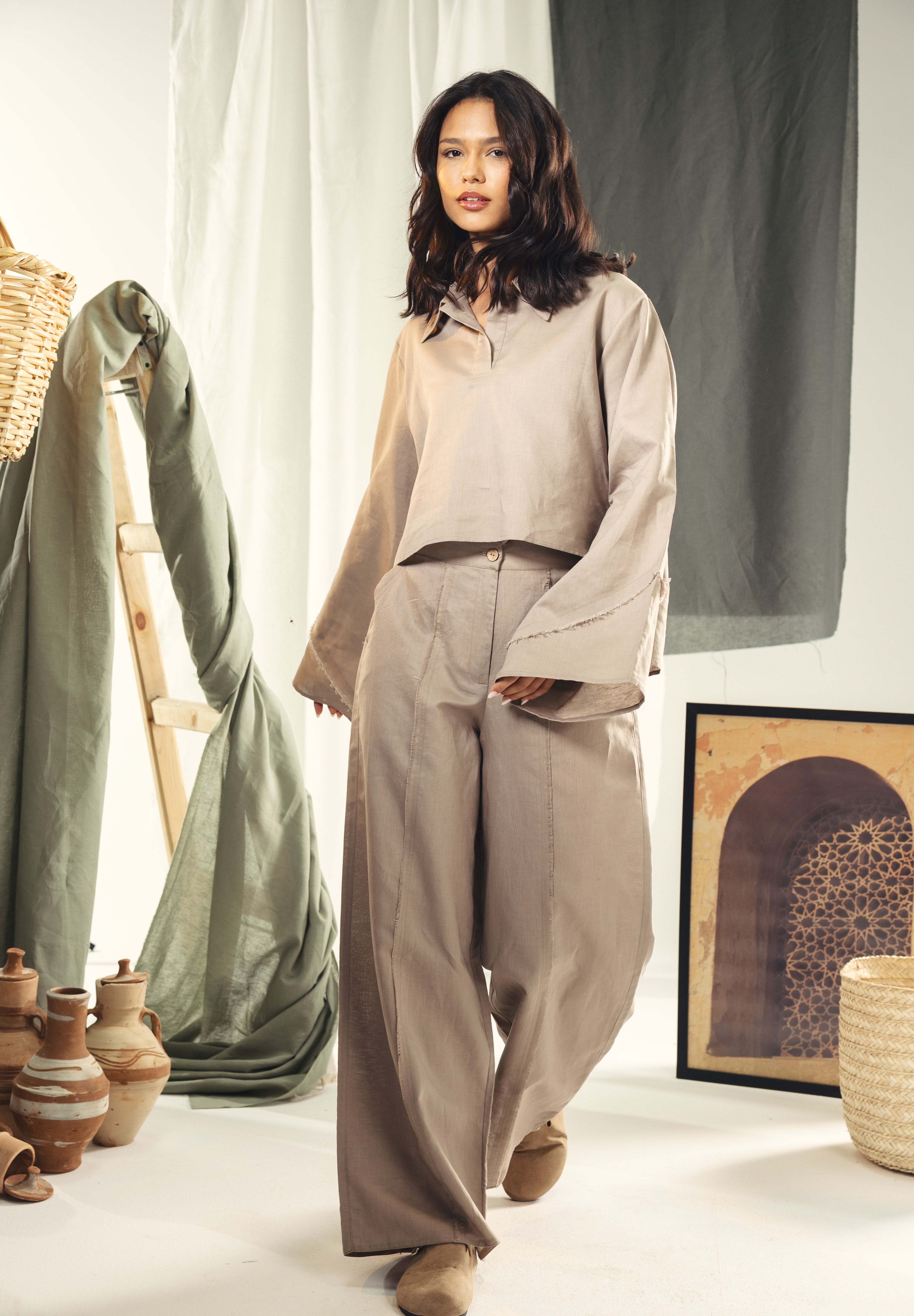 Cropped collared top with unfinshed sleeve details CAFE