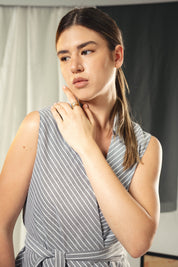 Striped oxford vest with a belt dark grey and white strips