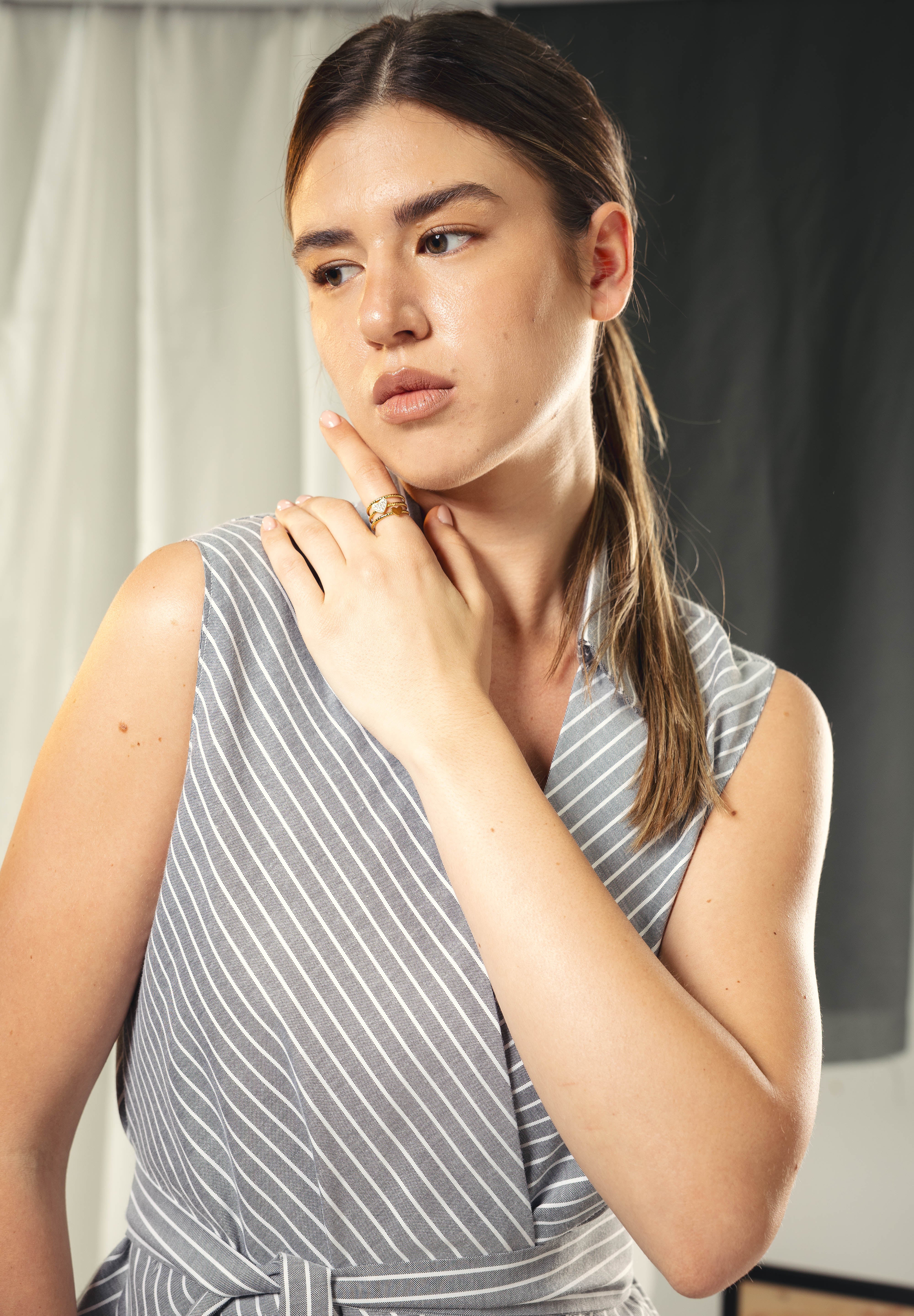 Striped oxford vest with a belt dark grey and white strips