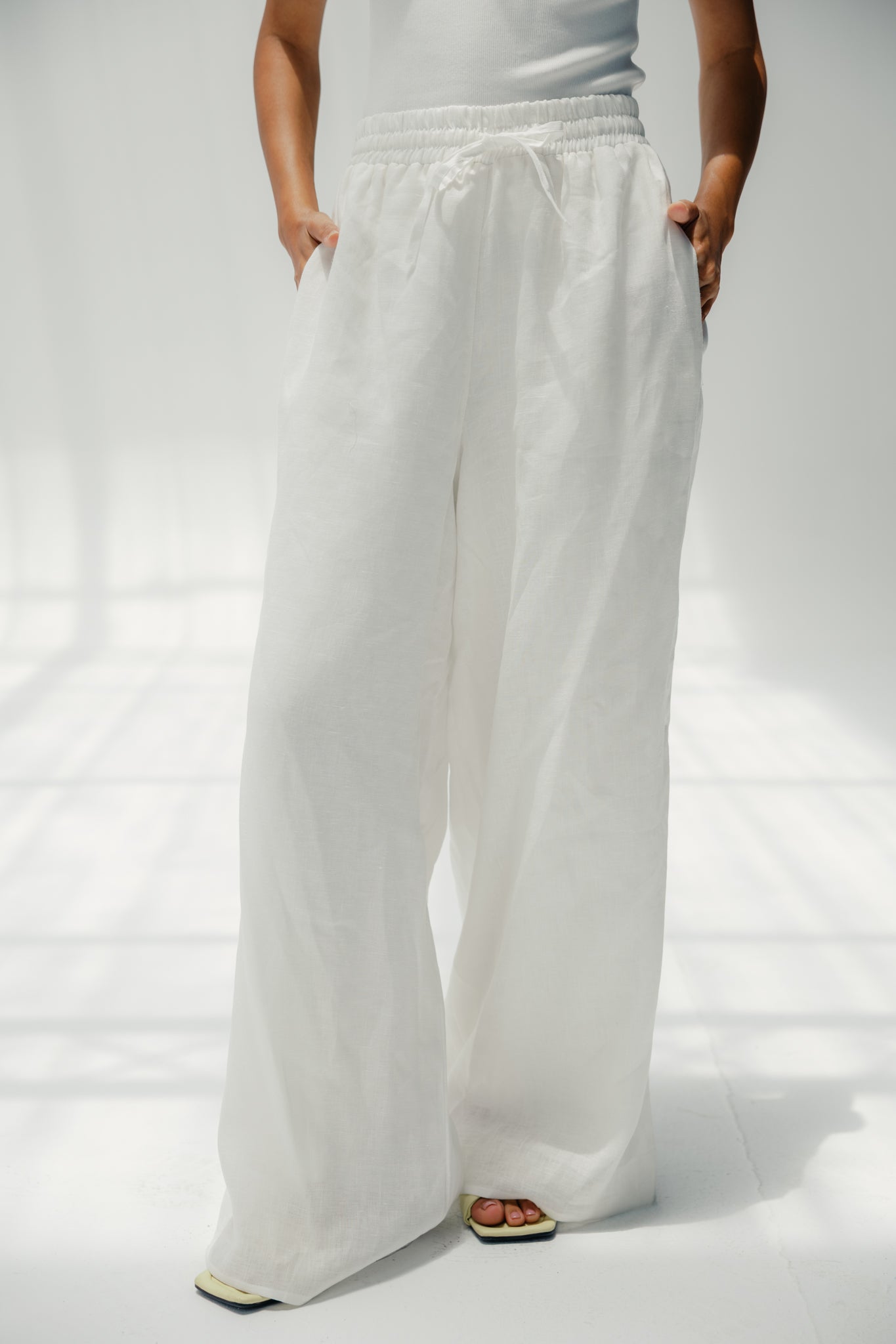 Wide leg pants White