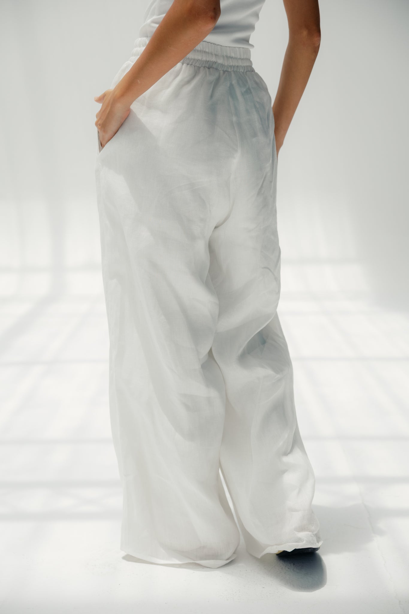 Wide leg pants White