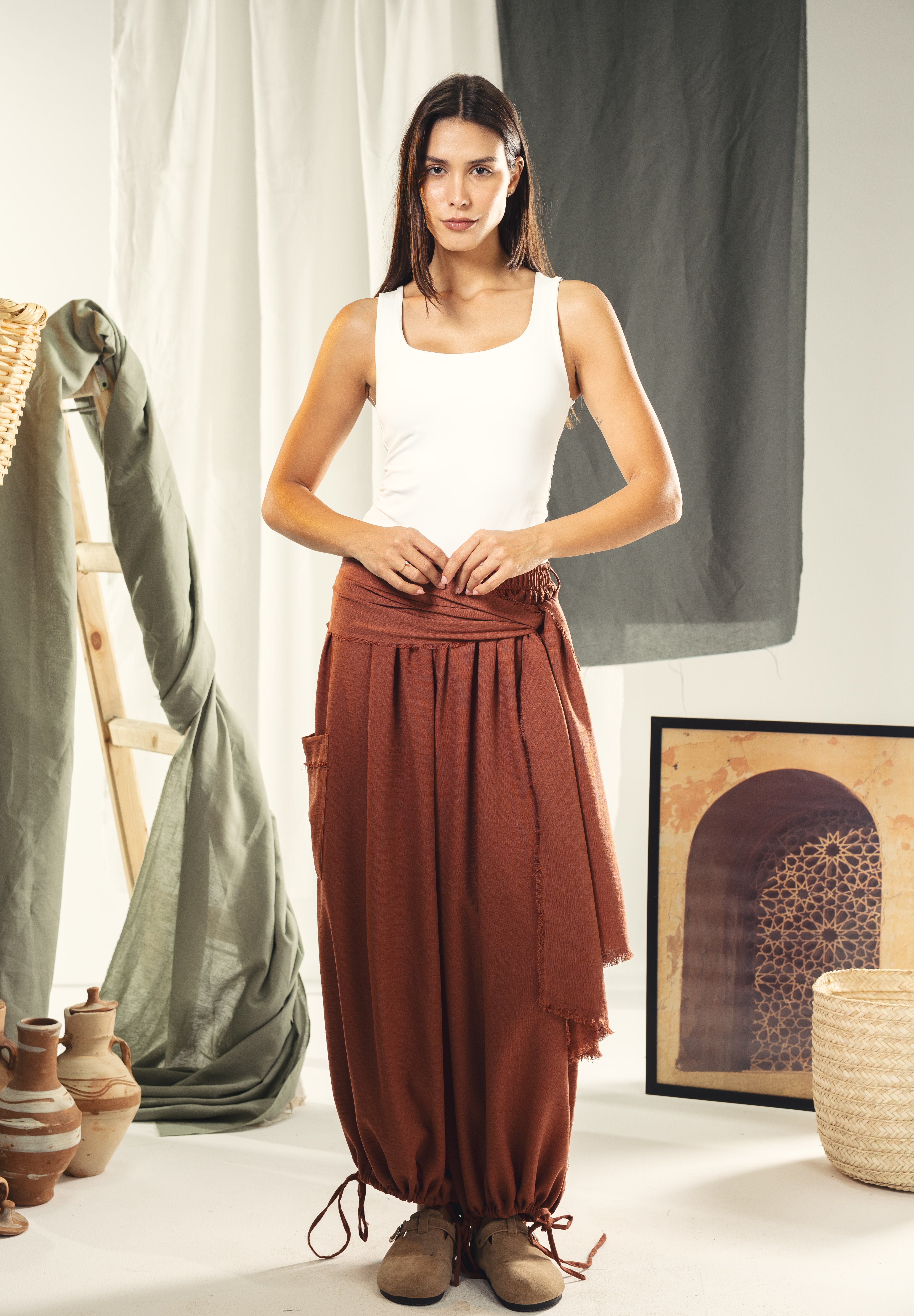 Balloon pants with a waist band and a scarf Orange