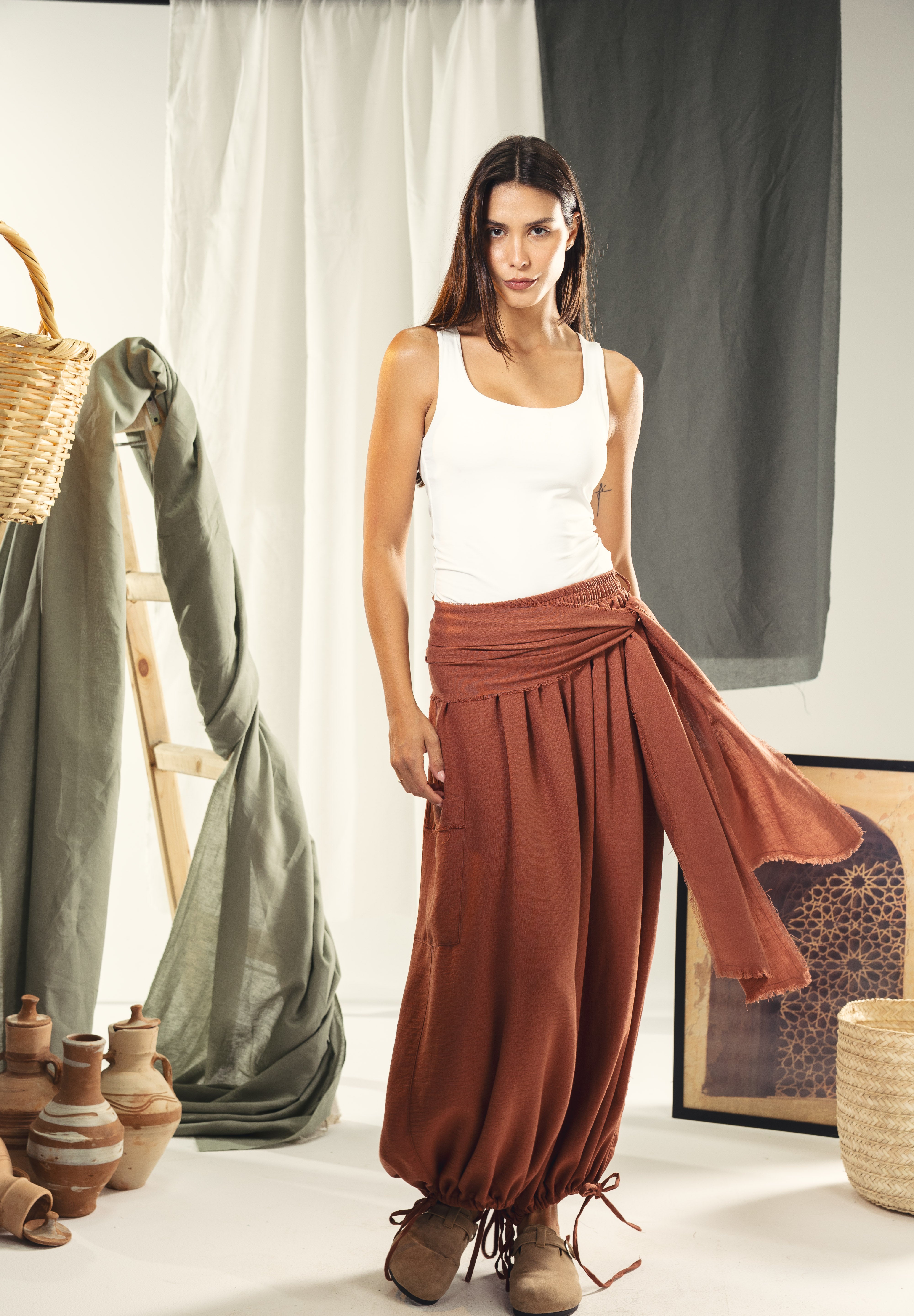 Balloon pants with a waist band and a scarf Orange
