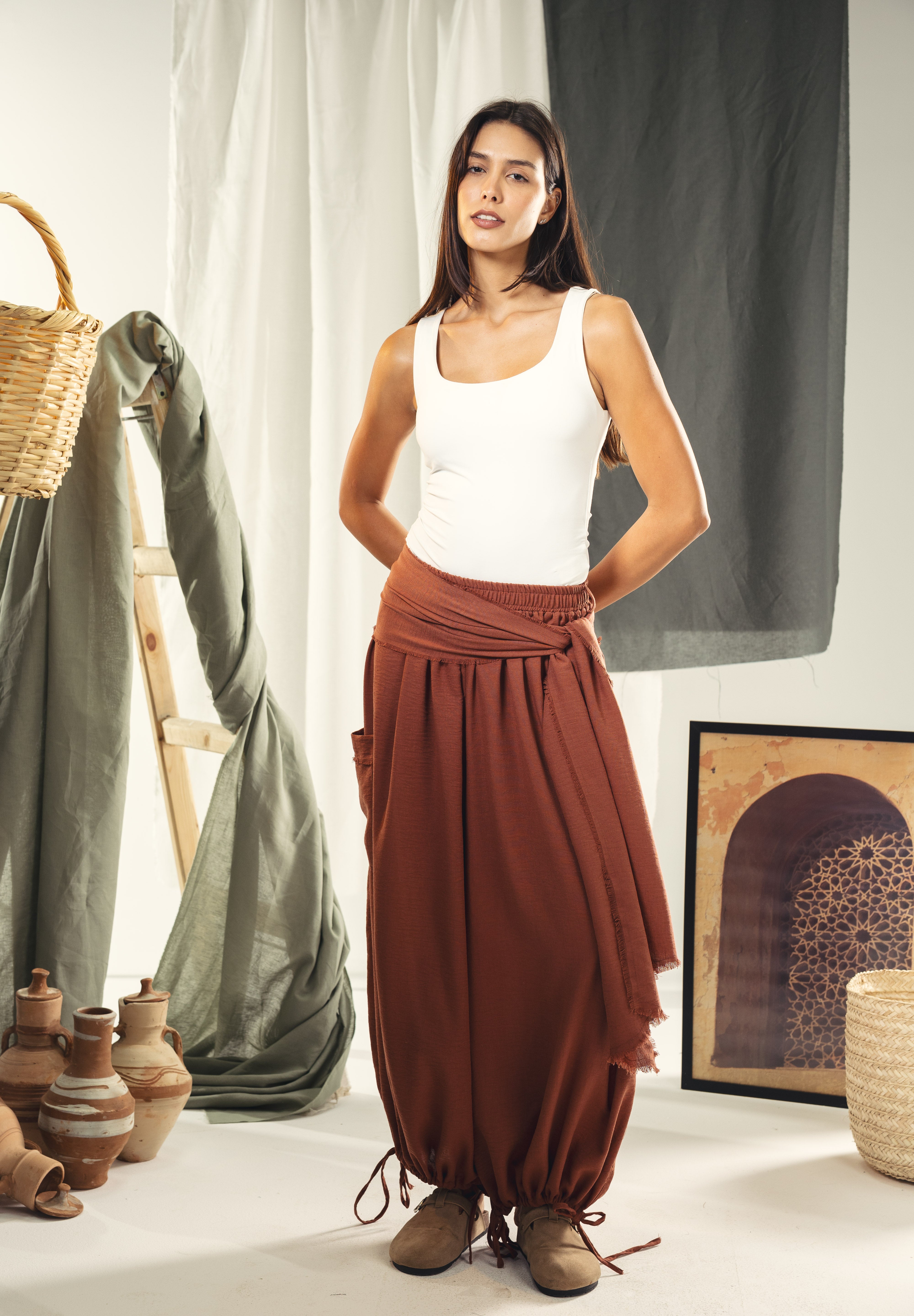 Balloon pants with a waist band and a scarf Orange