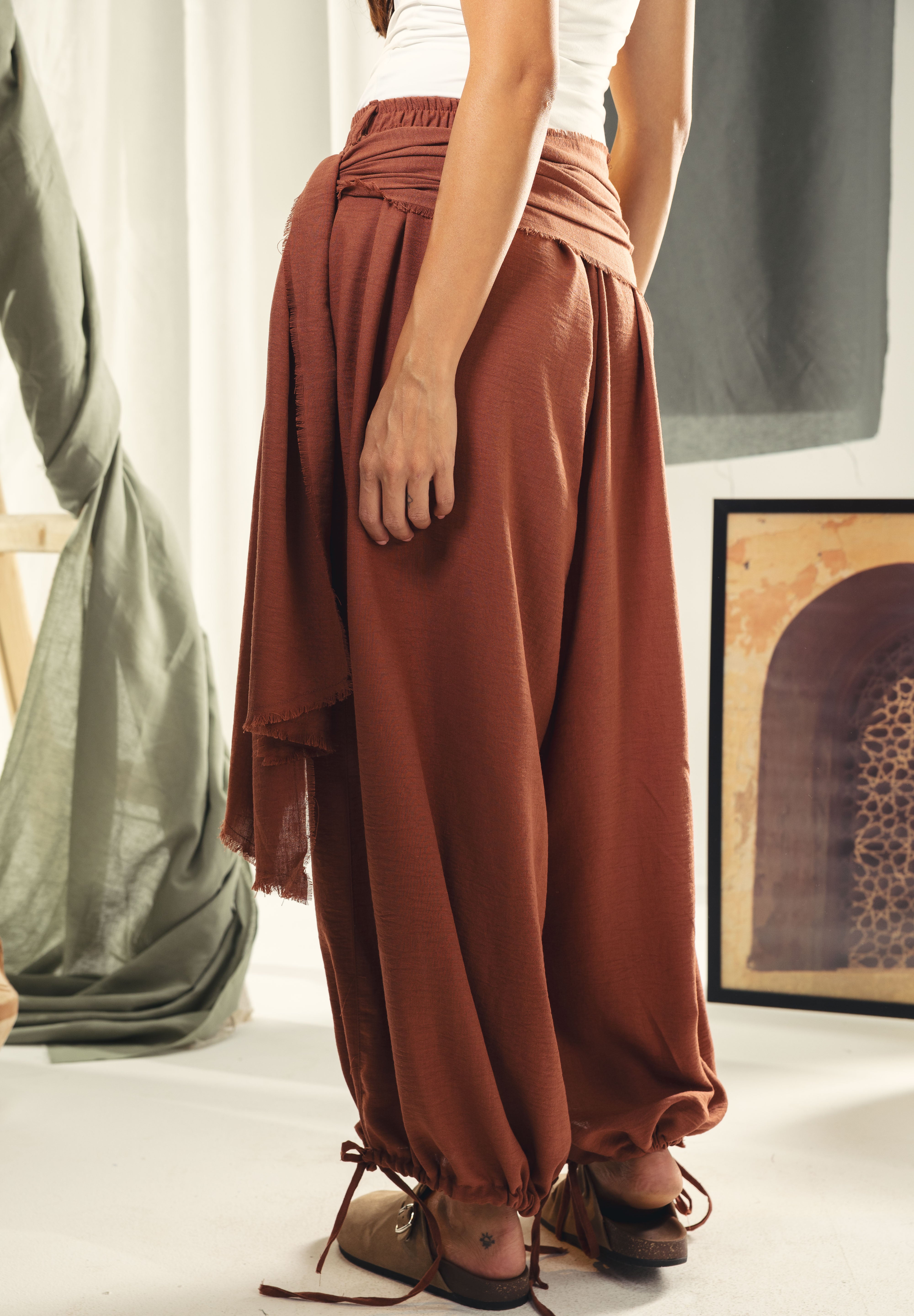 Balloon pants with a waist band and a scarf Orange