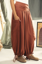Balloon pants with a waist band and a scarf Orange