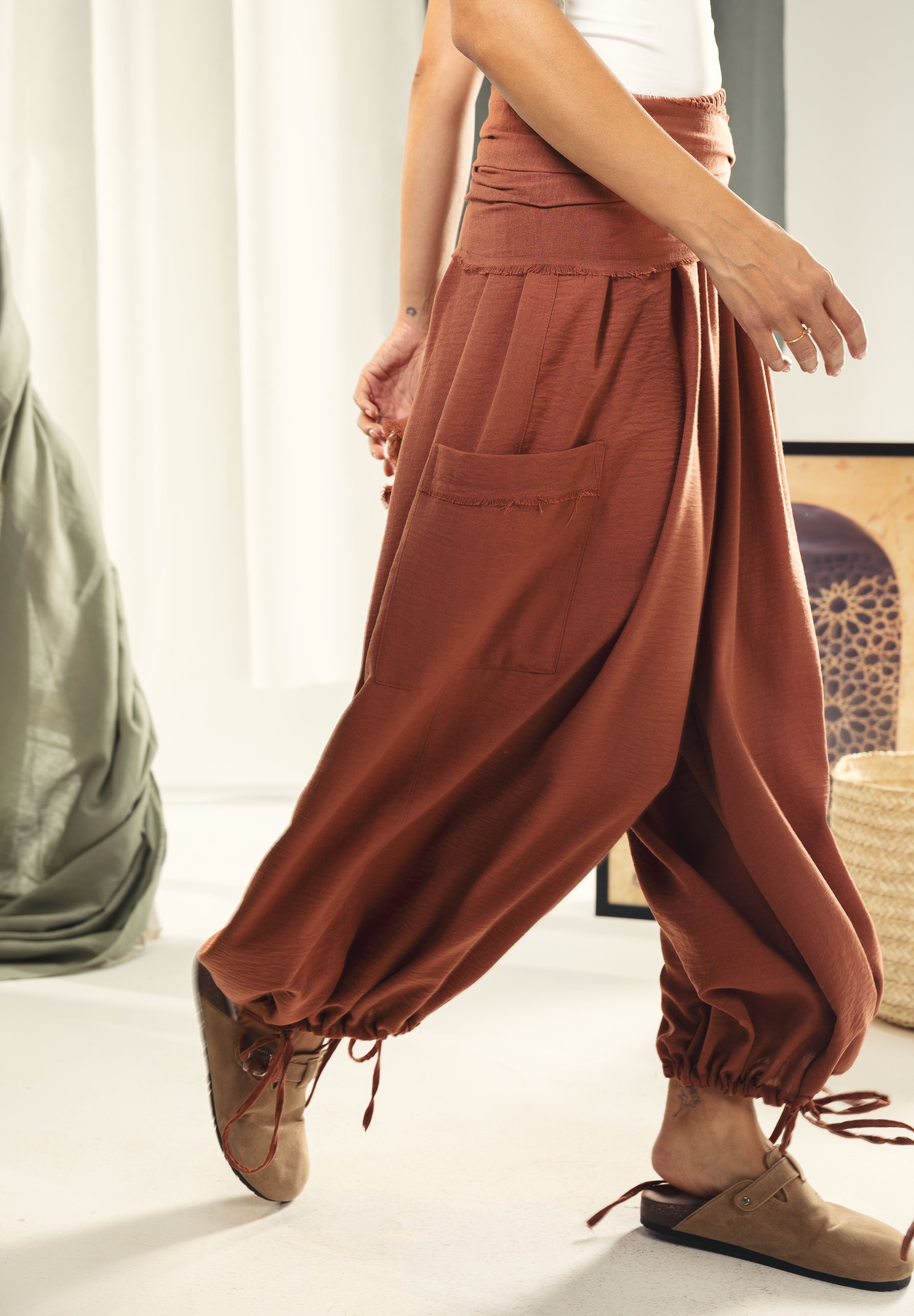 Balloon pants with a waist band and a scarf Orange