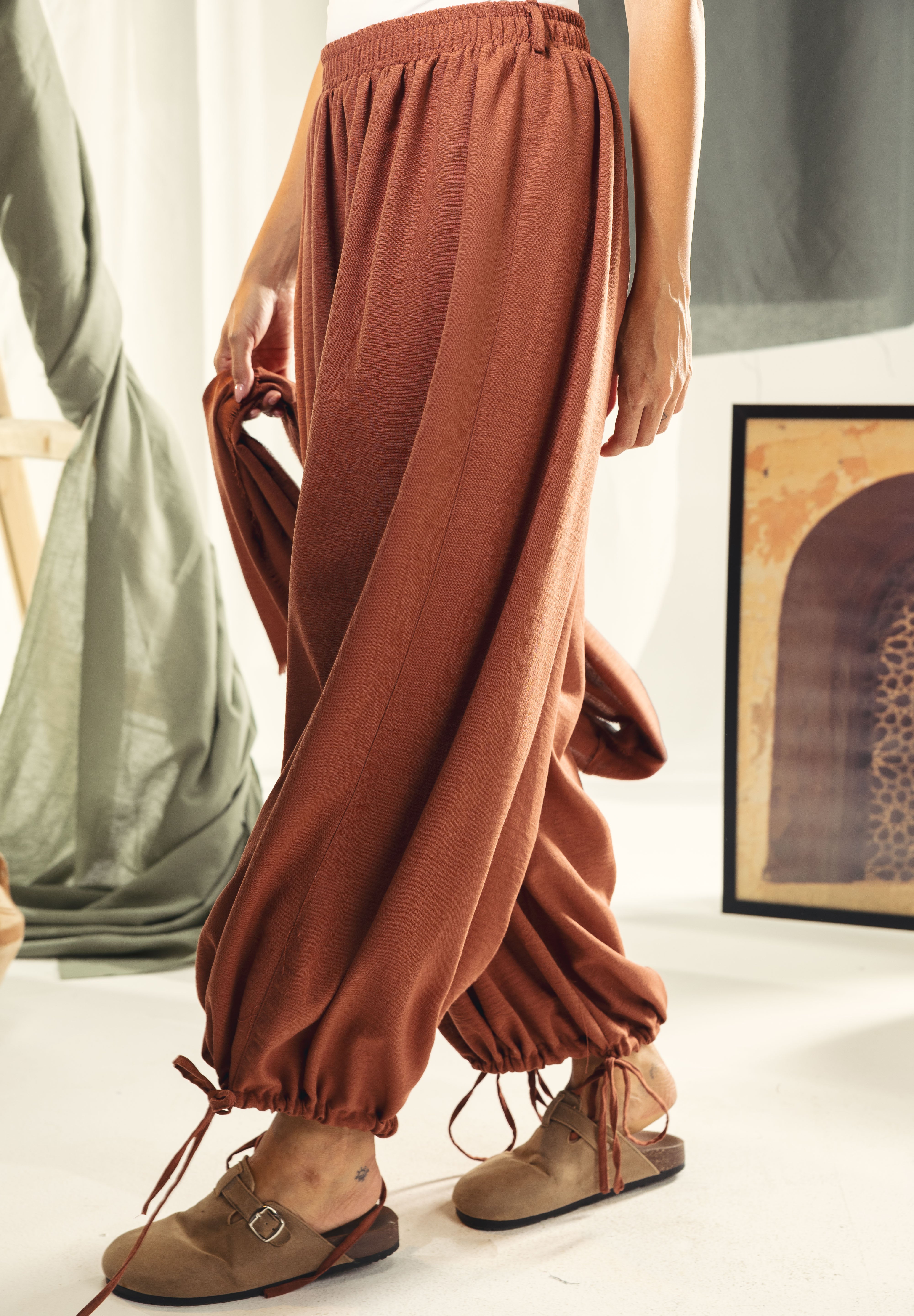 Balloon pants with a waist band and a scarf Orange