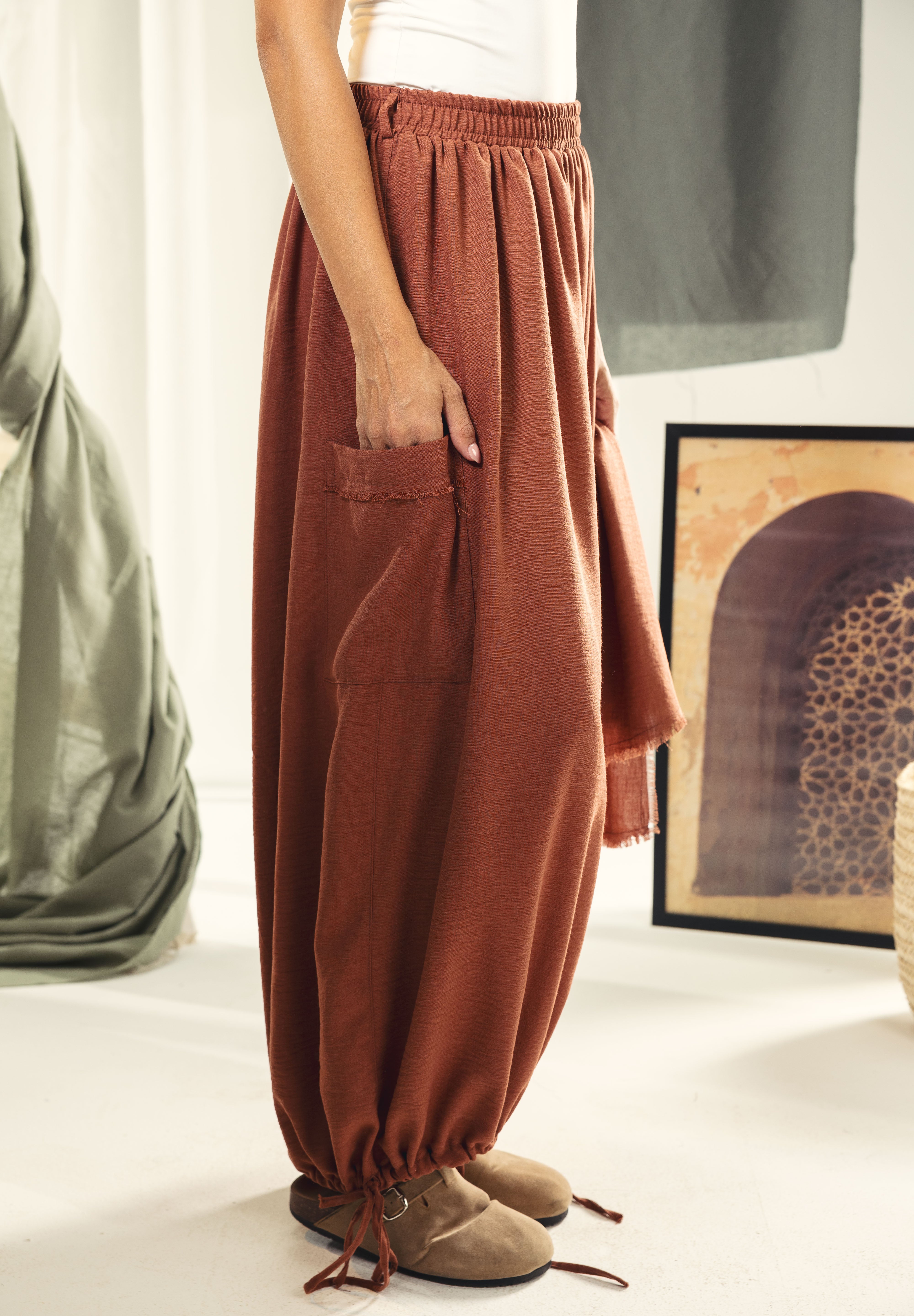 Balloon pants with a waist band and a scarf Orange