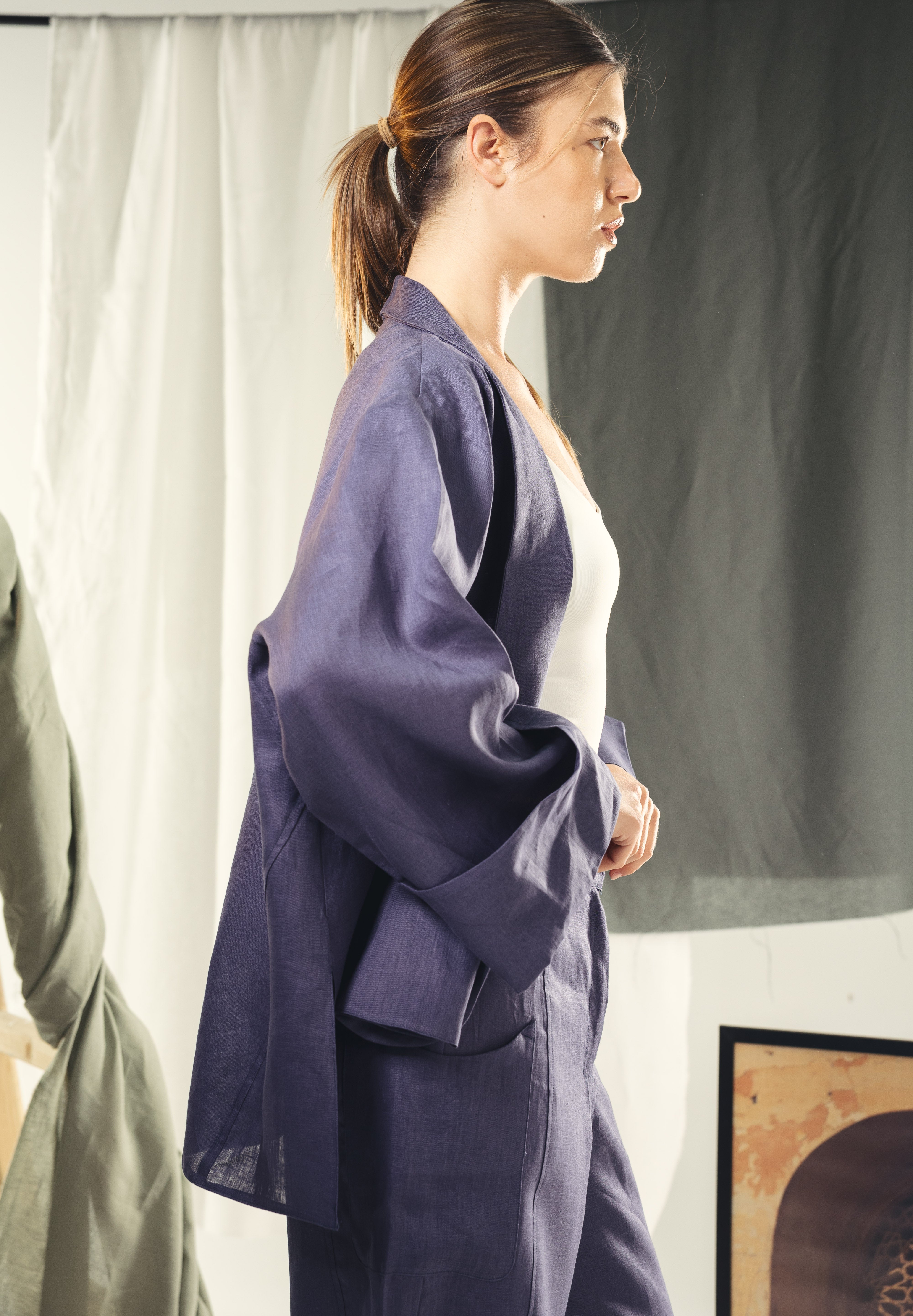 Cardigan with a cut in the sides and collars with curved ends Indigo blue