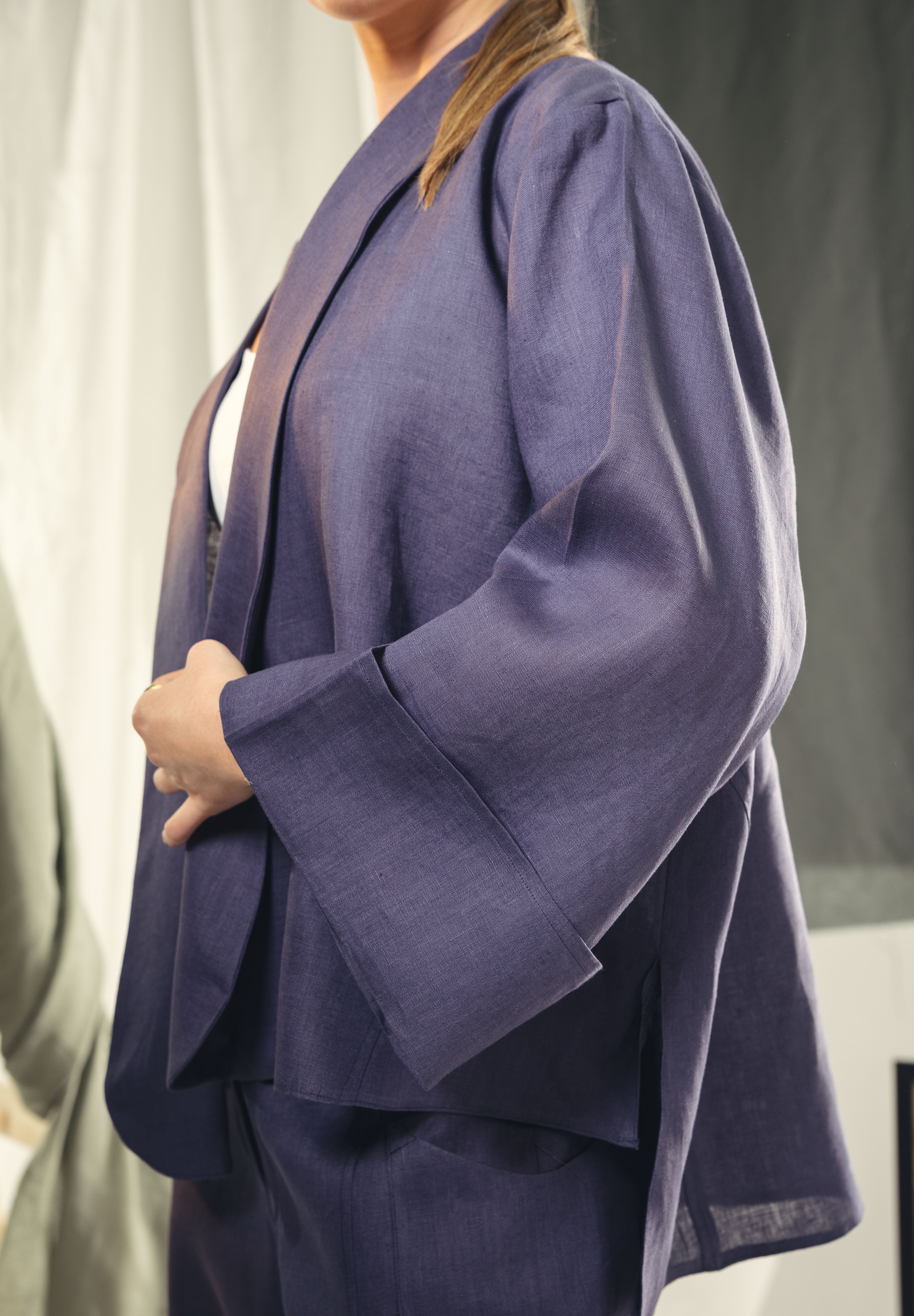 Cardigan with a cut in the sides and collars with curved ends Indigo blue
