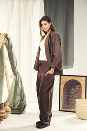 Cardigan with a cut in the sides and collars with curved ends brown