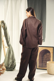 Cardigan with a cut in the sides and collars with curved ends brown