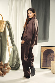 Cardigan with a cut in the sides and collars with curved ends brown