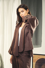 Cardigan with a cut in the sides and collars with curved ends brown