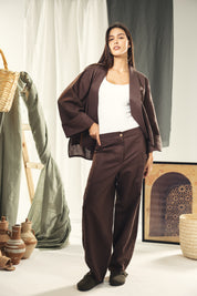 A slightly Balloon pants with cuts and seams brown