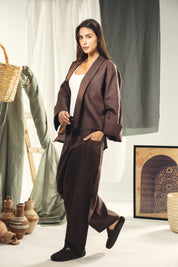 Cardigan with a cut in the sides and collars with curved ends brown