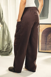 A slightly Balloon pants with cuts and seams brown