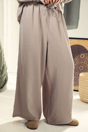 A wide leg copra pants with straw string for adjusting the waist Grey