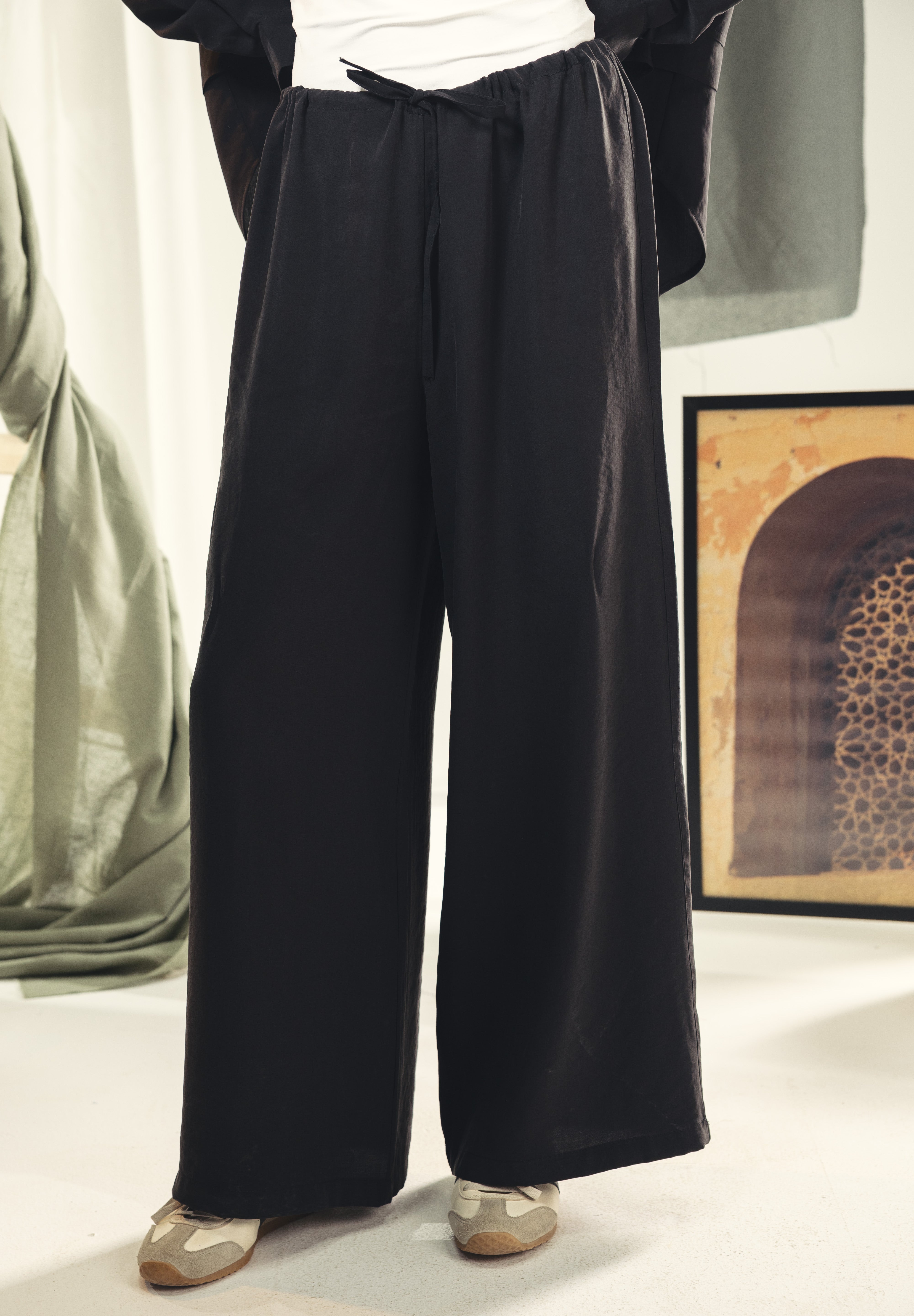 A wide leg copra pants with straw string for adjusting the waist Black