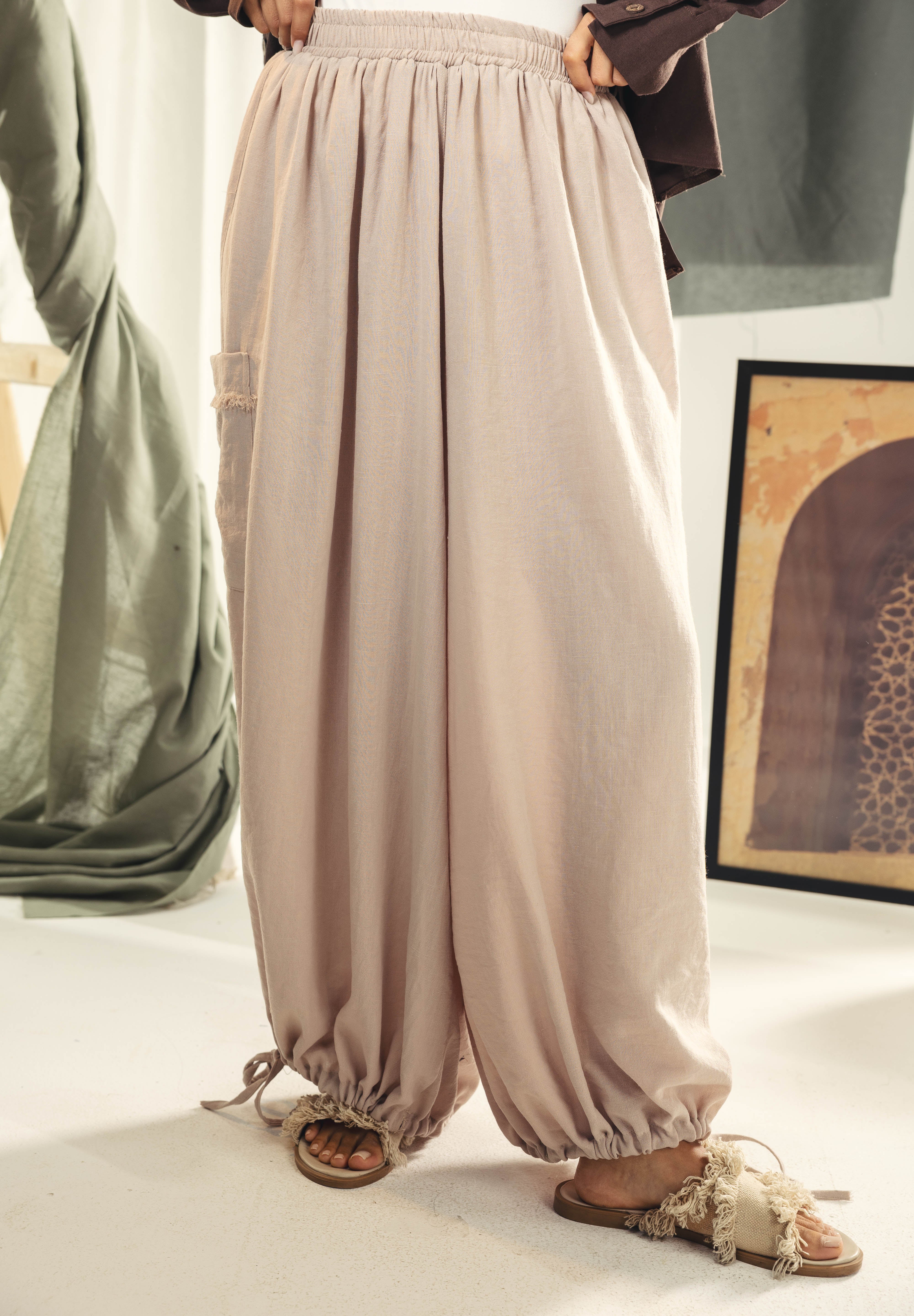 Balloon pants with a waist band and a scarf Beige