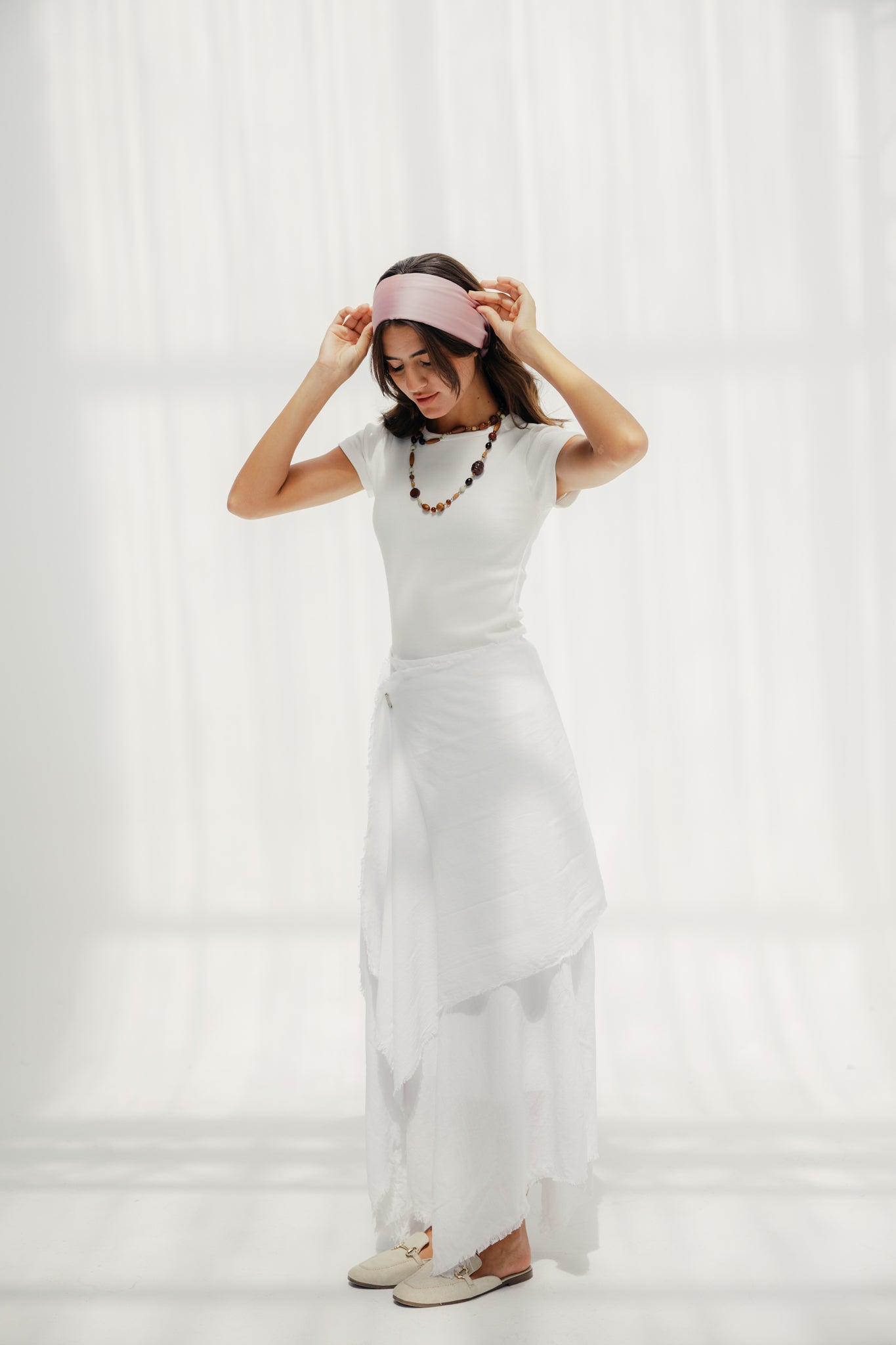 A Flowy skirt with different lengths White
