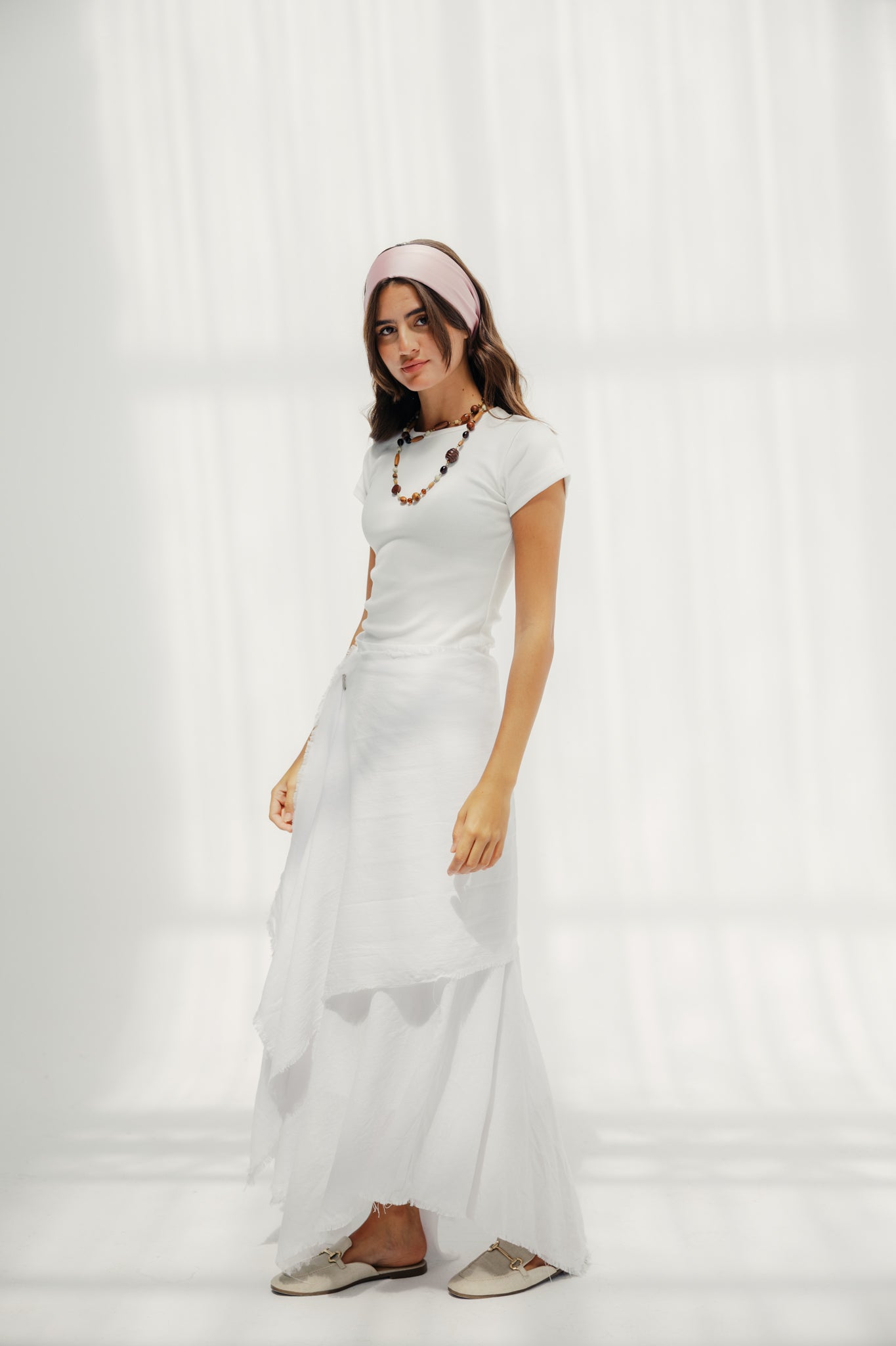 A Flowy skirt with different lengths White