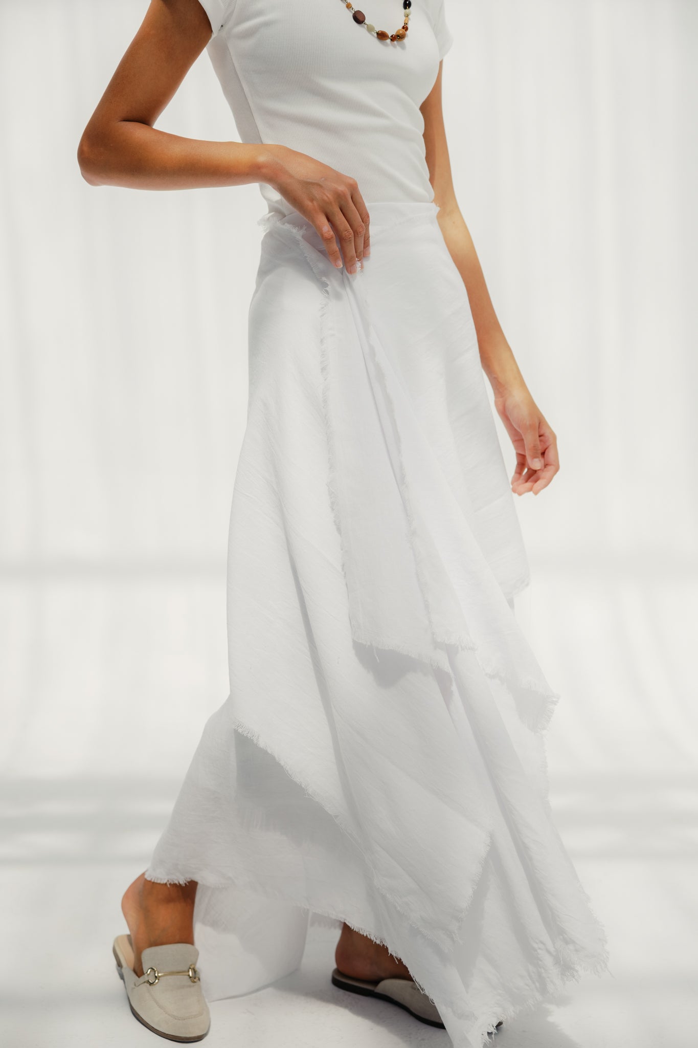 A Flowy skirt with different lengths White