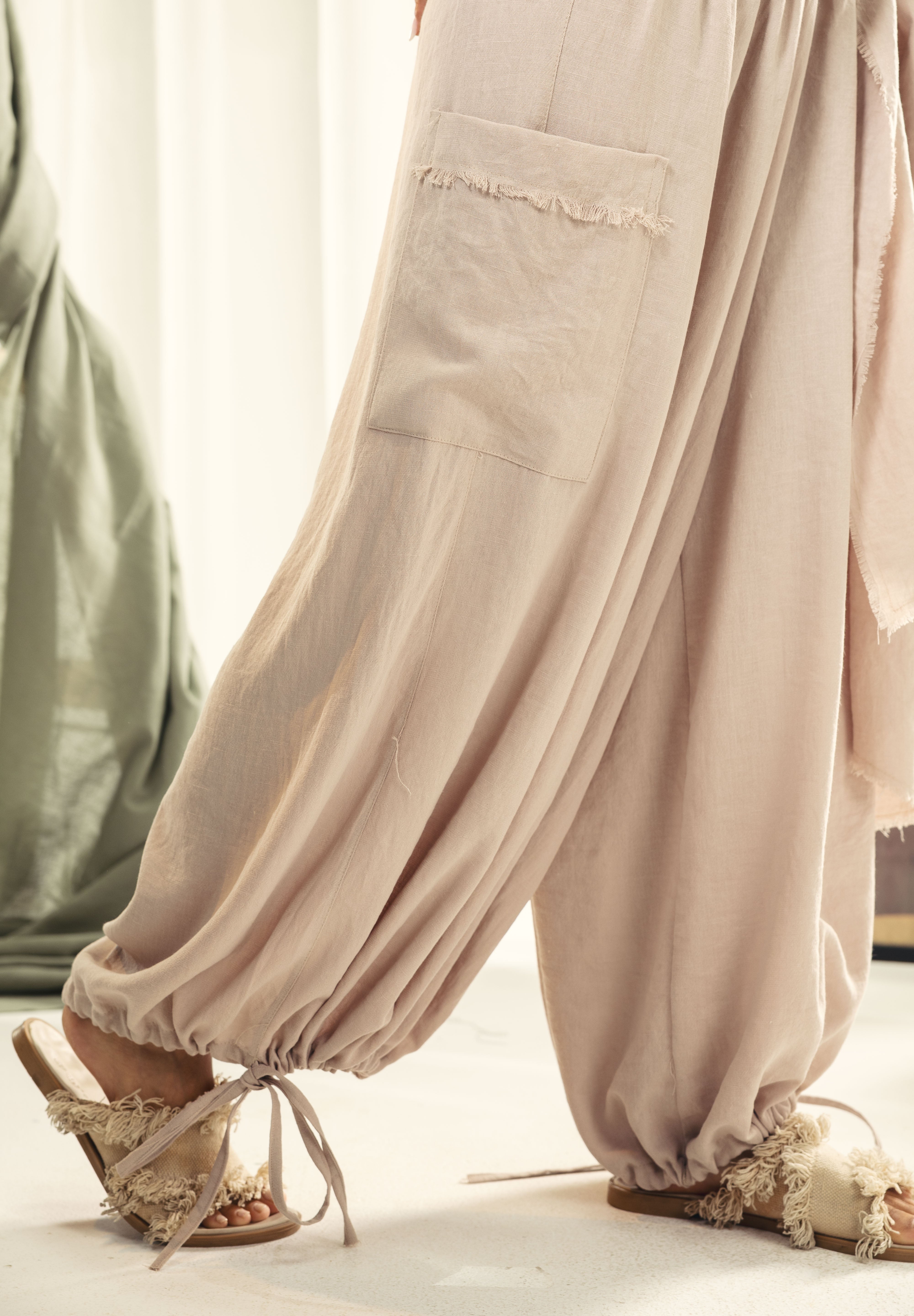 Balloon pants with a waist band and a scarf Beige