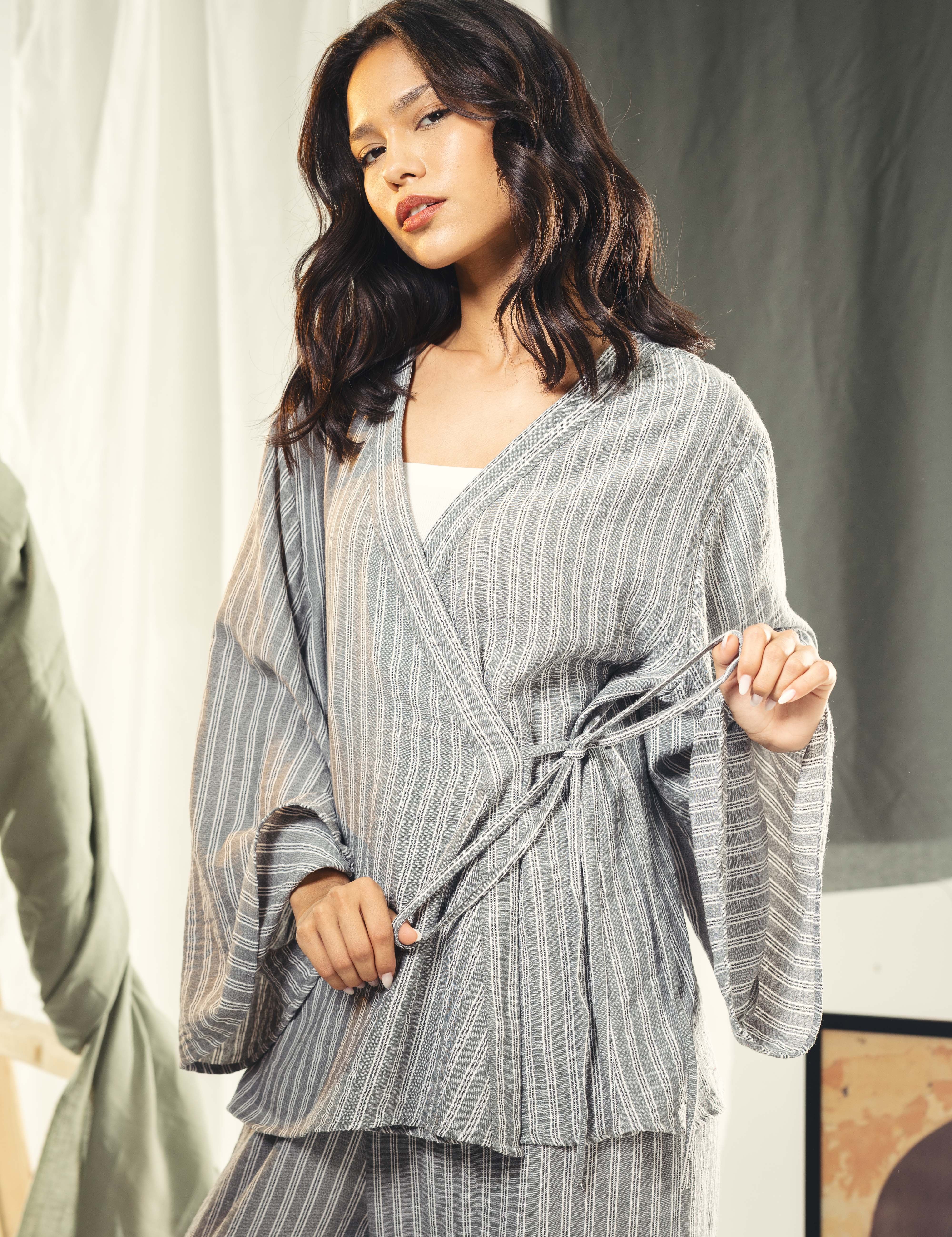 amira-595_81076e8e-b033-4f0c-be6a-69110364078e.jpg