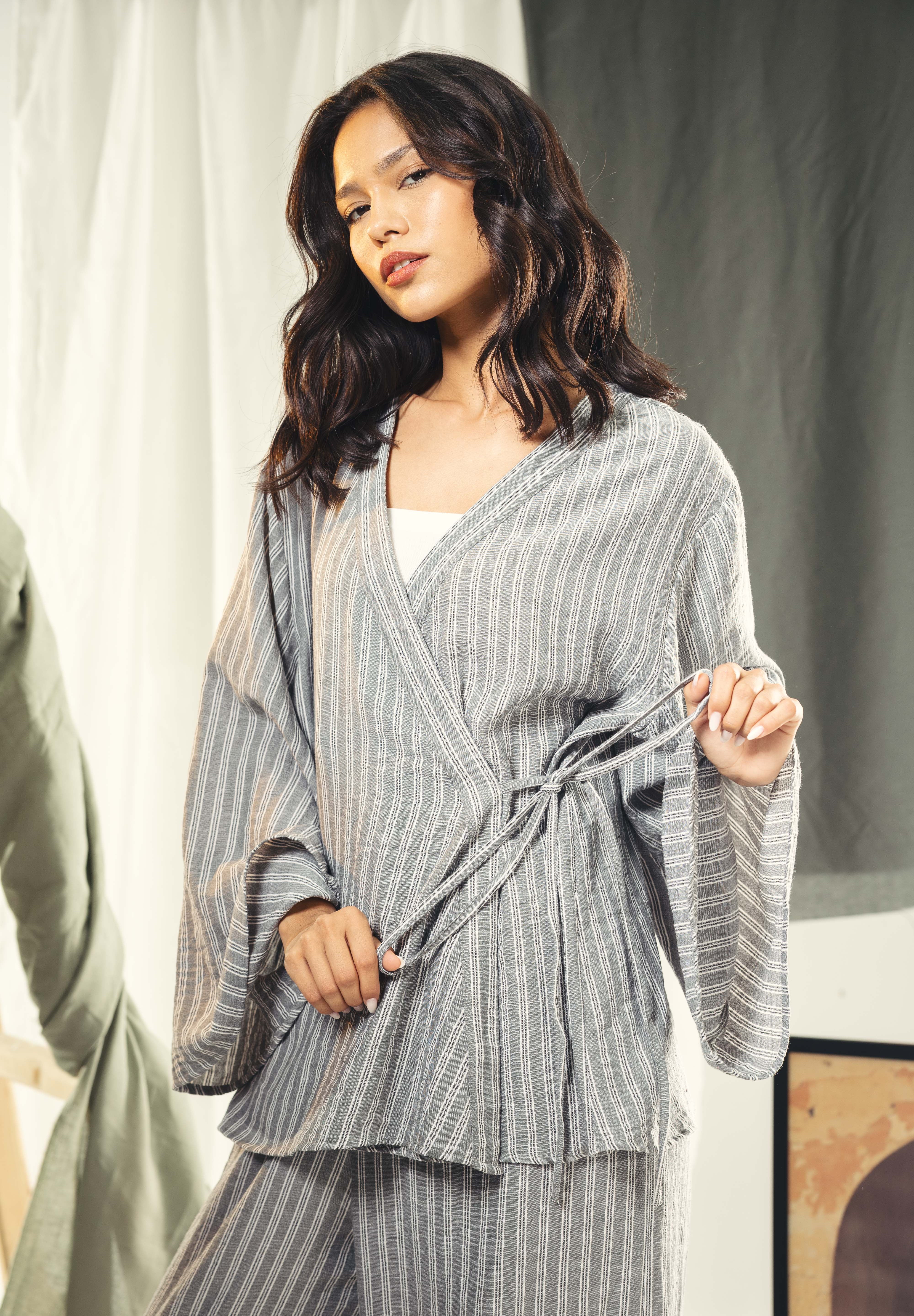 Striped Relaxed-Fit Cardigan with Wide Sleeves Grey